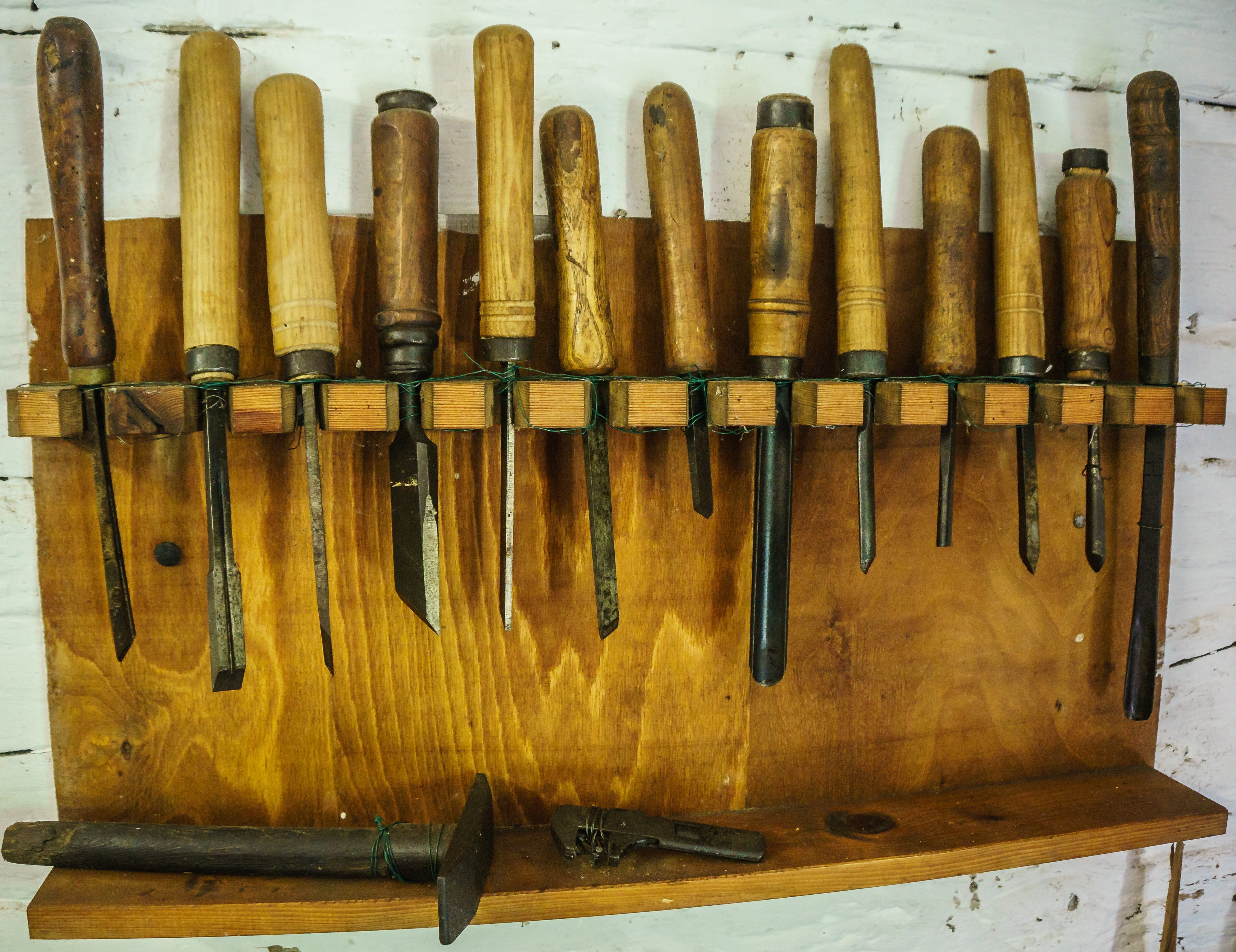 woodworking, choice, tool, meisel, woodworks, arrangement, hand tool, food and drink, variation, indoors, brown, wood - material, woodturning chisel, craft, HD Wallpaper