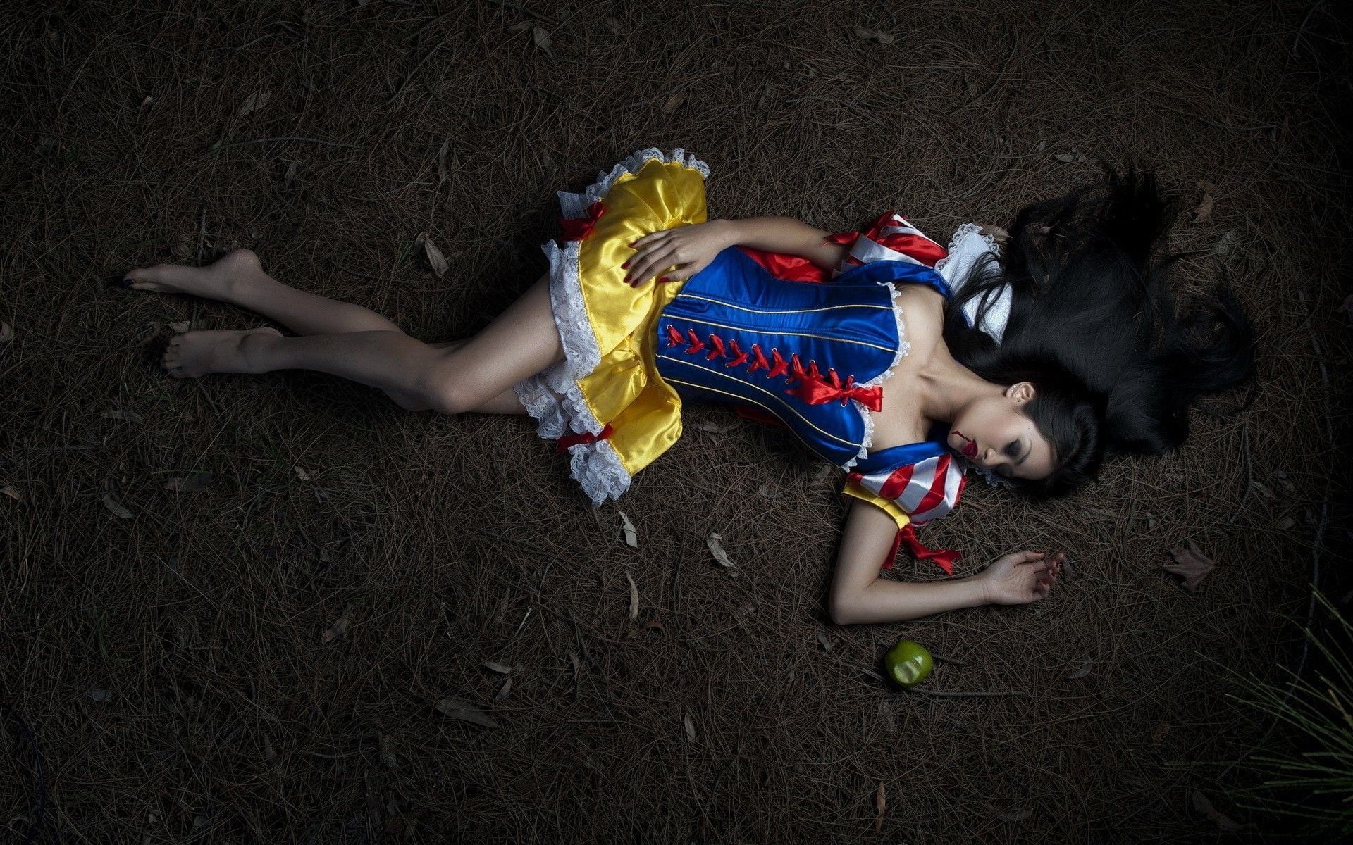 selective coloring, toy, young adult, real people, field, females, death, full length, barefoot, leisure activity, white, people, Snow White, corset, women, HD Wallpaper