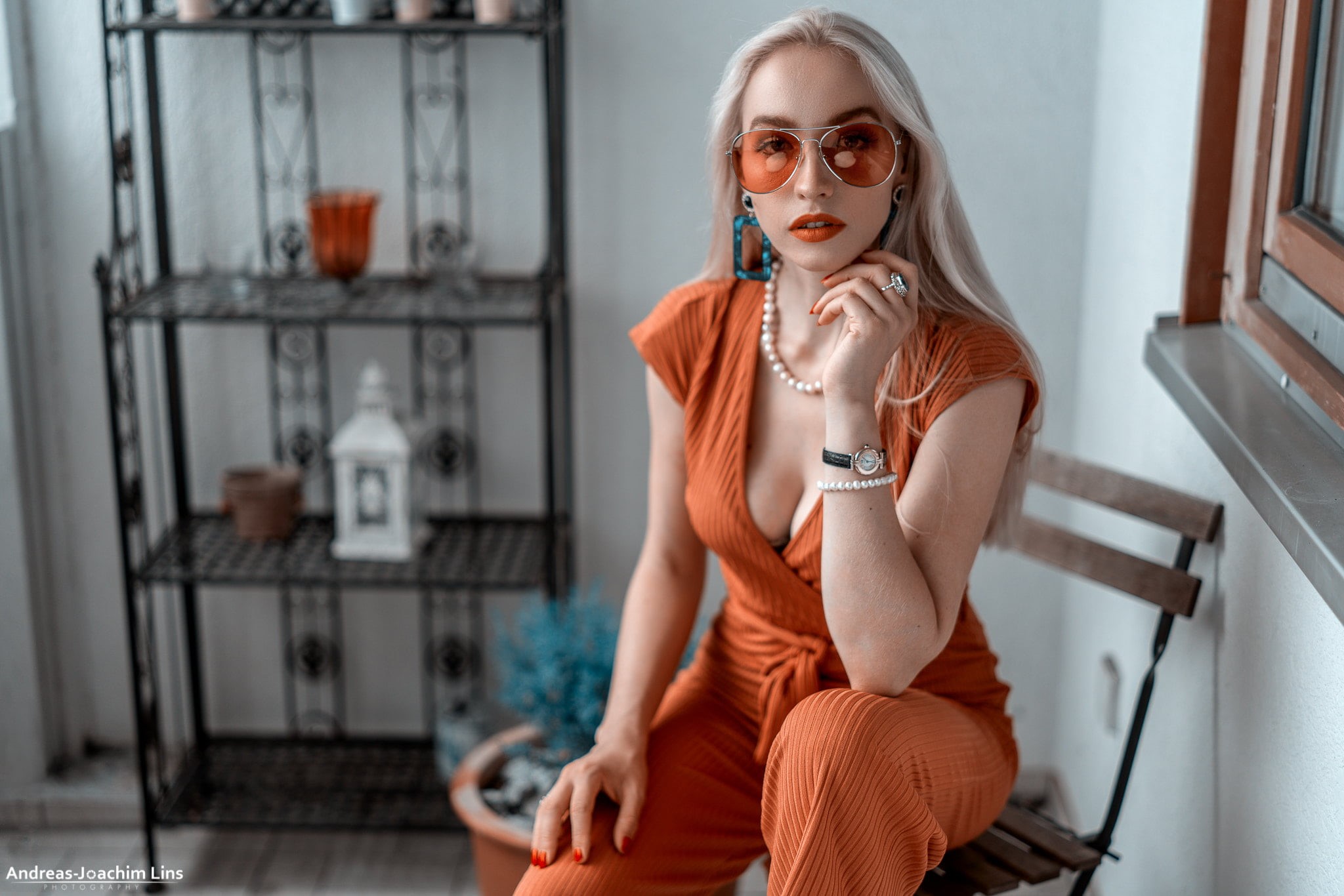 young adult, adult, sitting, domestic room, young women, fashion, orange, one person, portrait, females, silver, blond hair, glasses, Andreas-Joachim Lins, HD Wallpaper