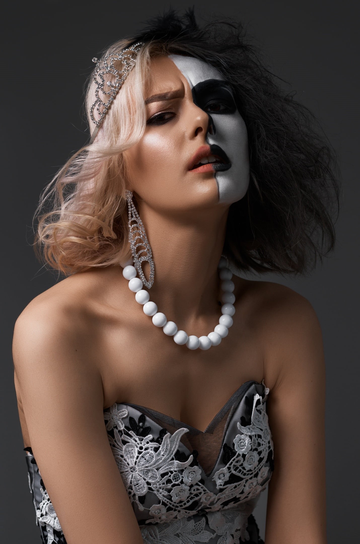 black background, beautiful people, beauty, makeup, necklace, 1080P, make-up, dark, women, young adult, body paint, hairstyle, glamour, fashion model, Phone HD Wallpaper
