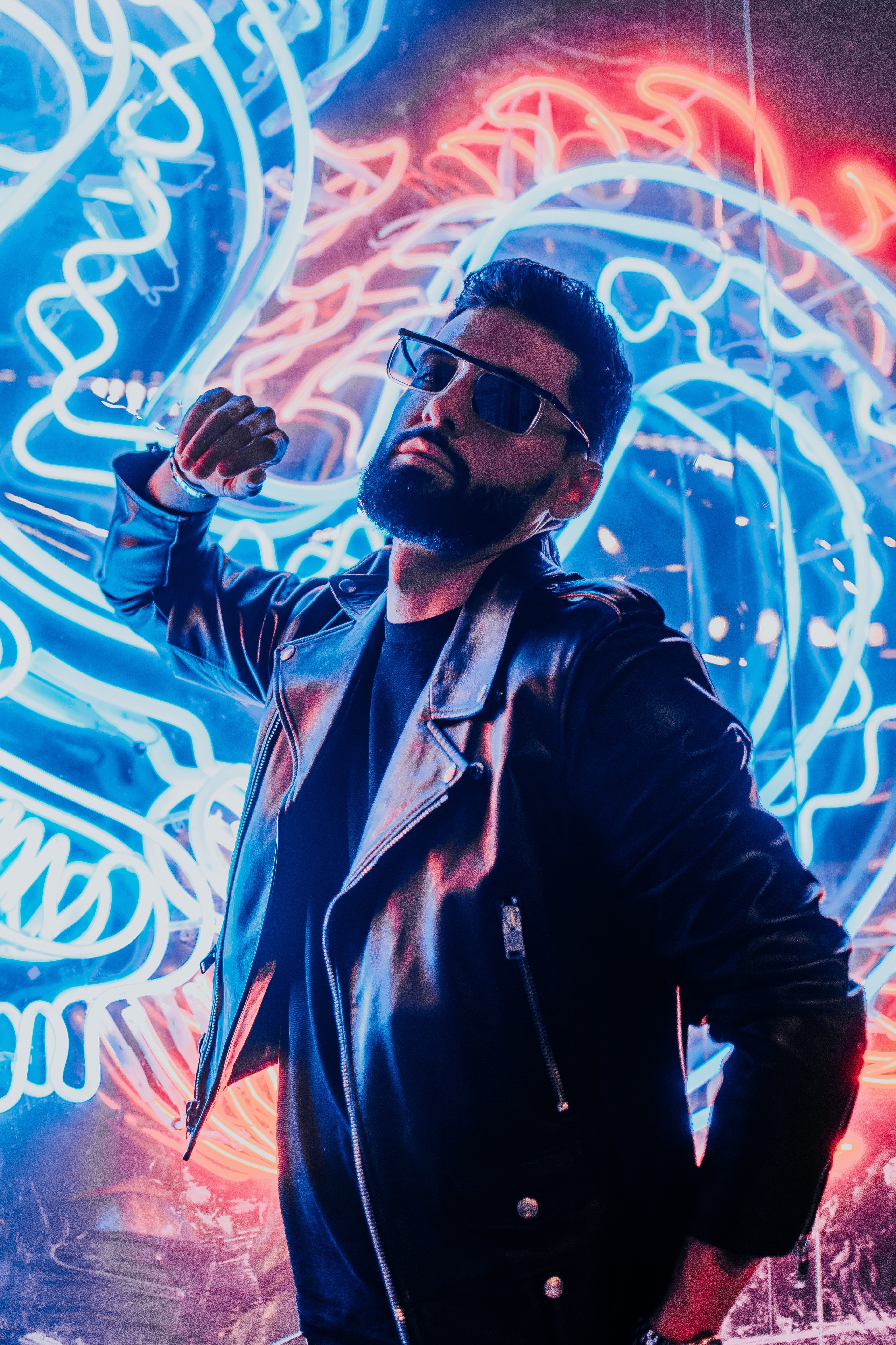 men, bleu, leather, backgrounds, 5K, caucasian Ethnicity, blue, person, raising, young Adult, mode, portrait, sunglasses, arm, urban, fashion, people, Phone HD Wallpaper