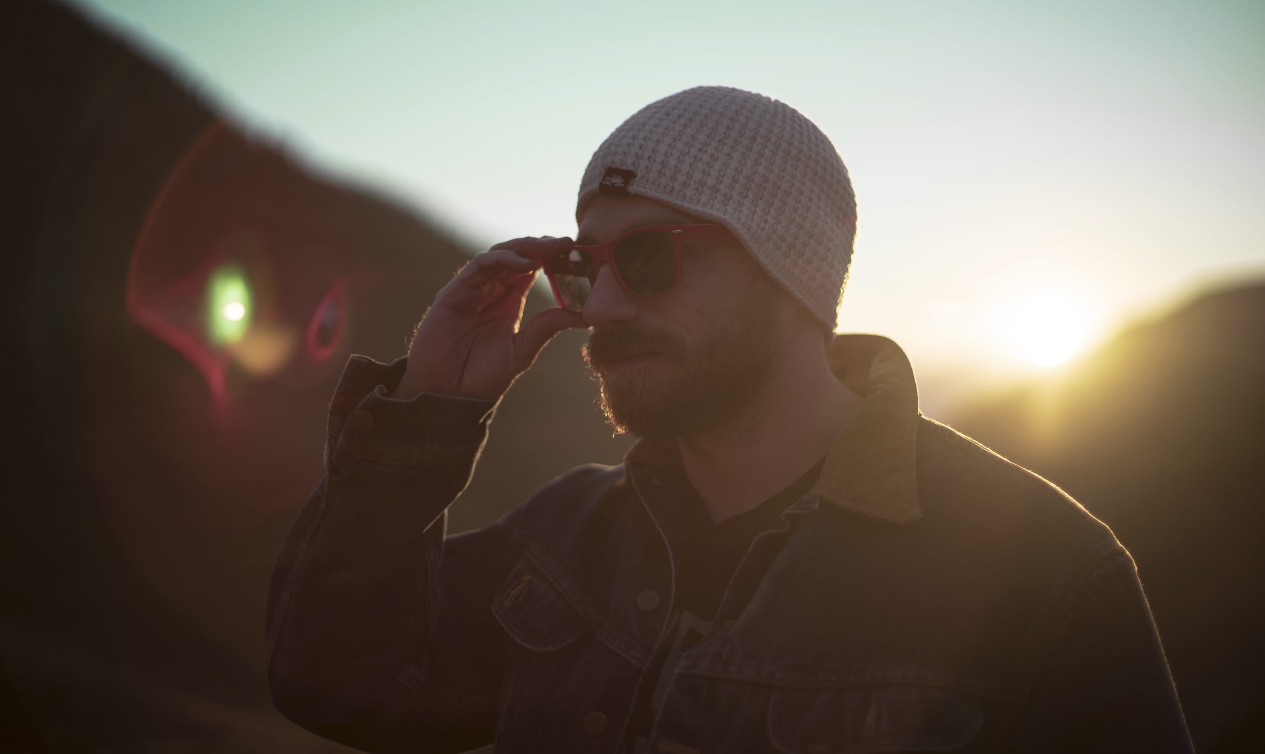 man, outdoors, 4K, relaxation, daytime, mountain, sunglasses, men, mobile Phone, nature, leisure activity, one Man Only, copy Space, back lit, guy, standing, HD Wallpaper
