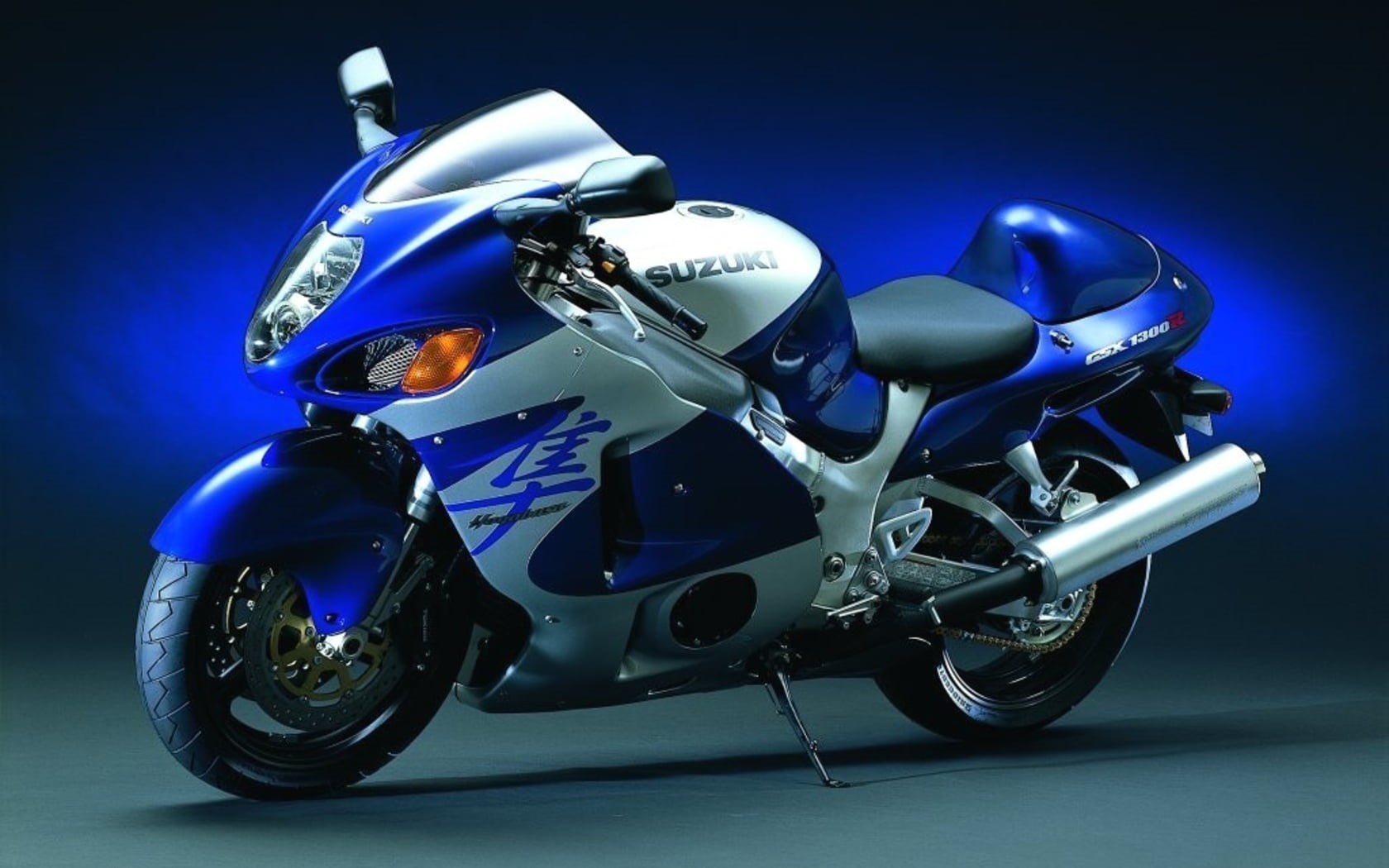crash helmet, hayabusa, competition, sport, sports, Suzuki, stationary, transportation, indoors, headlight, security, 720P, sports helmet, bike, mode of transportation, HD Wallpaper