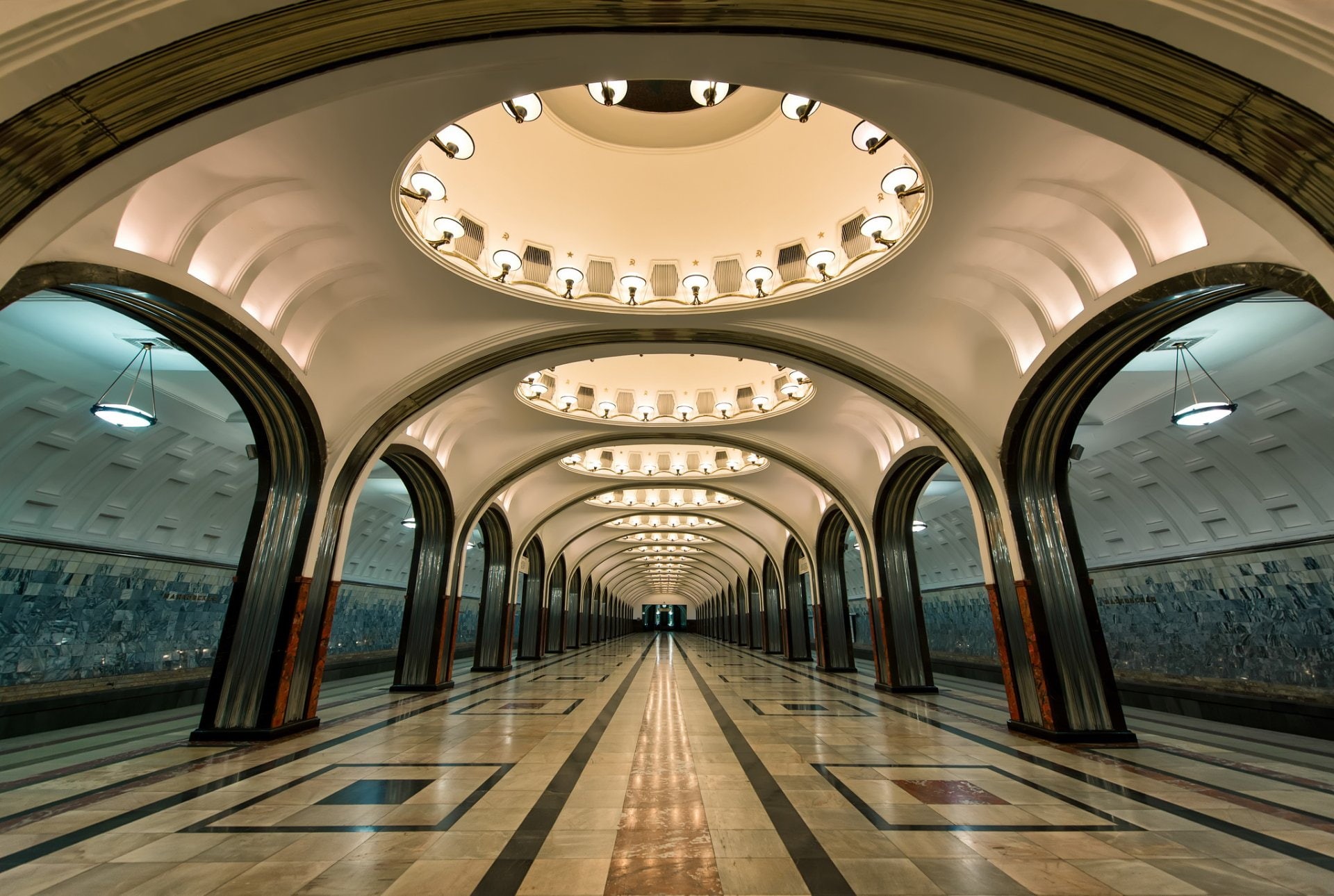 Station, public transportation, Tunnel, diminishing perspective, arch, direction, Railroad, Underground, Metro, Moscow, travel, incidental people, flooring, HD Wallpaper