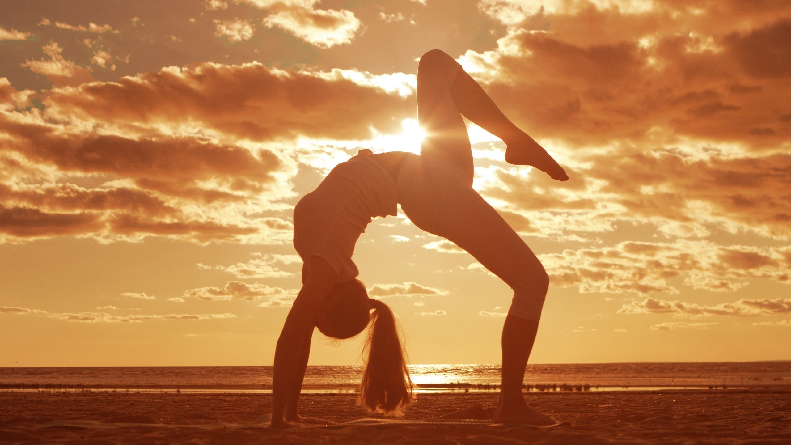 silhouette, full length, girl, photography, beauty in nature, sunrise - Dawn, stretching, sport, men, sports Training, yoga, outdoors, horizon, morning, HD Wallpaper