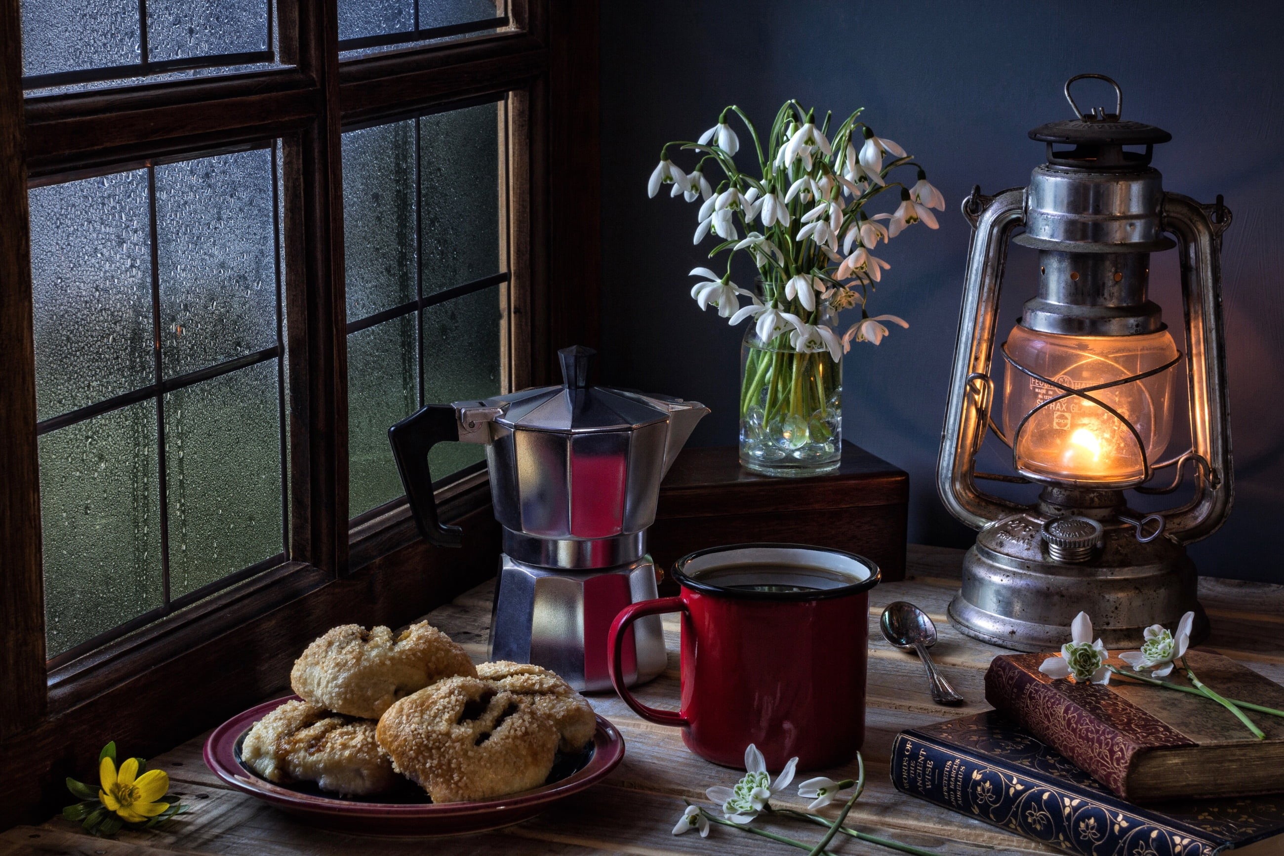 glass - material, vase, household equipment, lamp, indoors, cookies, drink, window, refreshment, transparent, glass, food and drink, kitchen utensil, mug, HD Wallpaper