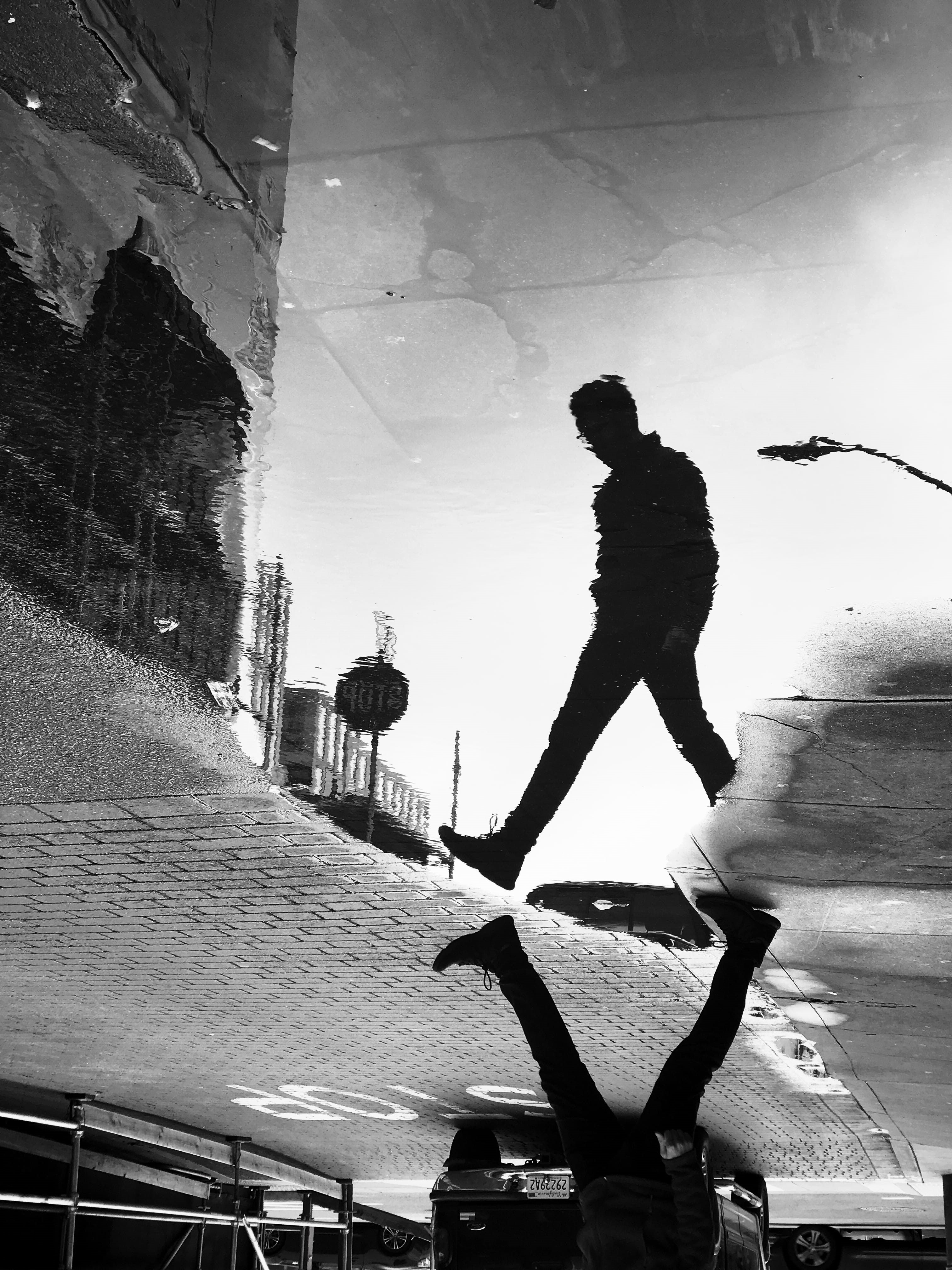 building exterior, 4K, leisure activity, photography, reflection, 580 minna st, walking, pedestrian, town, lifestyles, men, apparel, shadow, grayscale, Phone HD Wallpaper