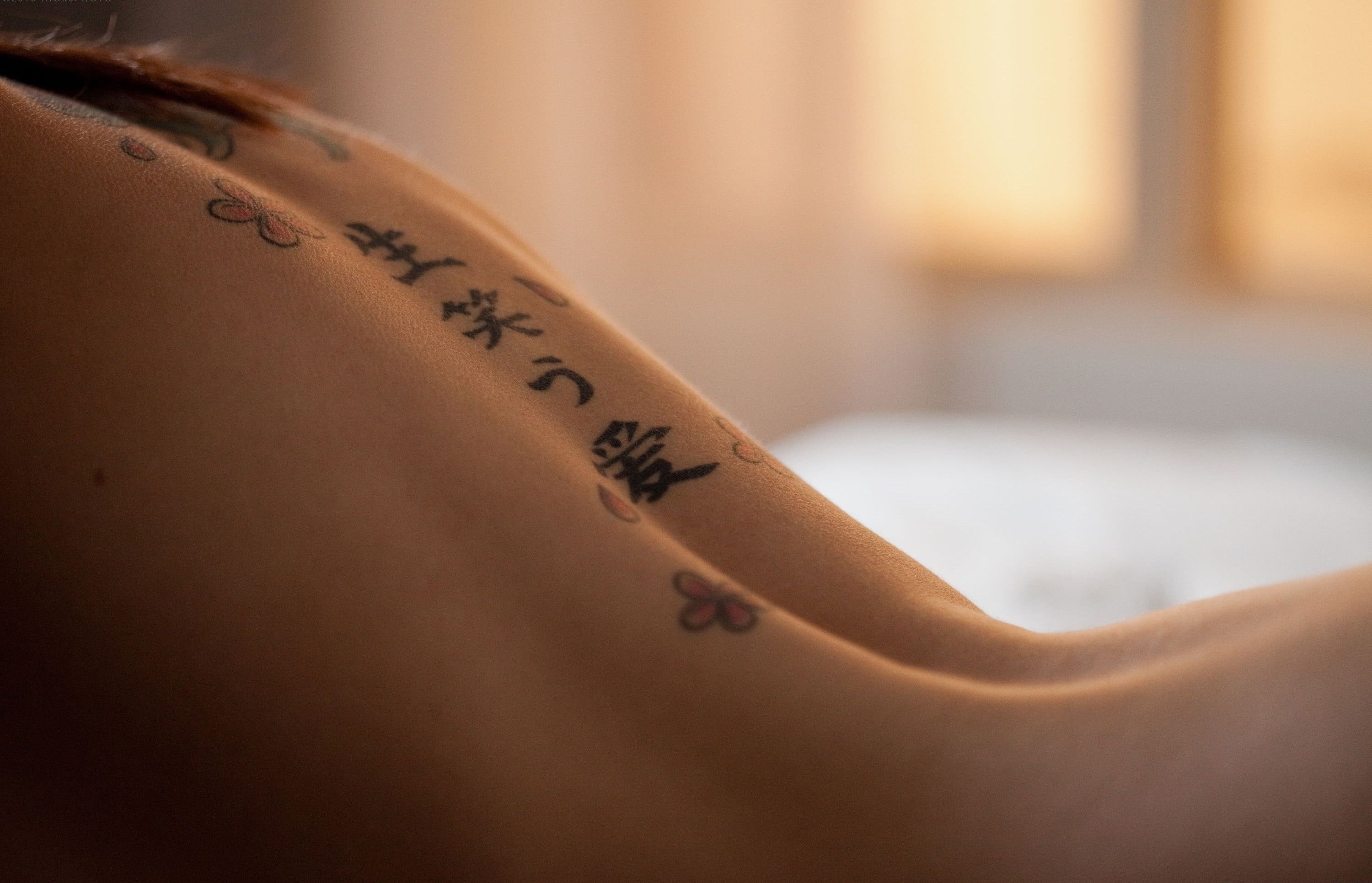 hayden winters, domestic room, indoors, macro, luxury, people, ink, human limb, kanji, back, history, copy space, text, human body part, 2K, midsection, HD Wallpaper