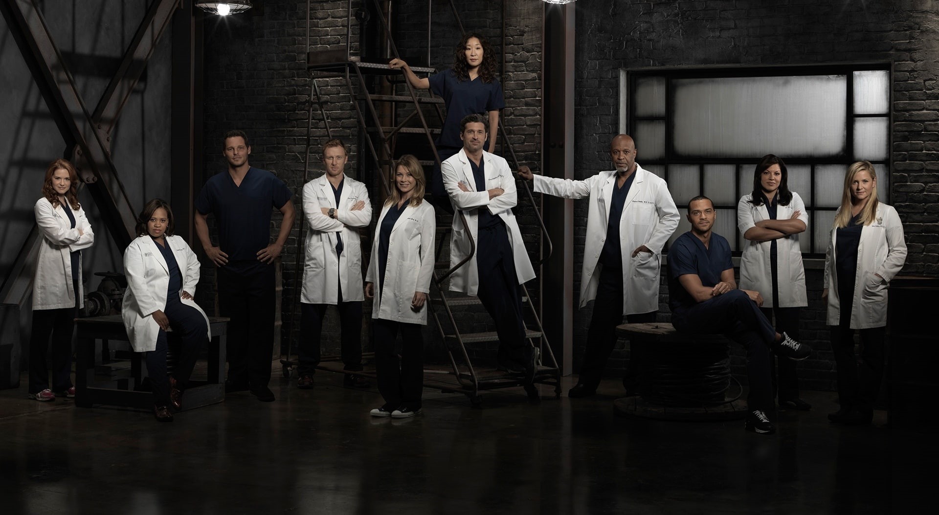 Cast, Jesse Williams, young women, males, indoors, actors, Movie, real people, Movies, Doctors, Relationships, greys, women, coworker, mature men, front view, HD Wallpaper