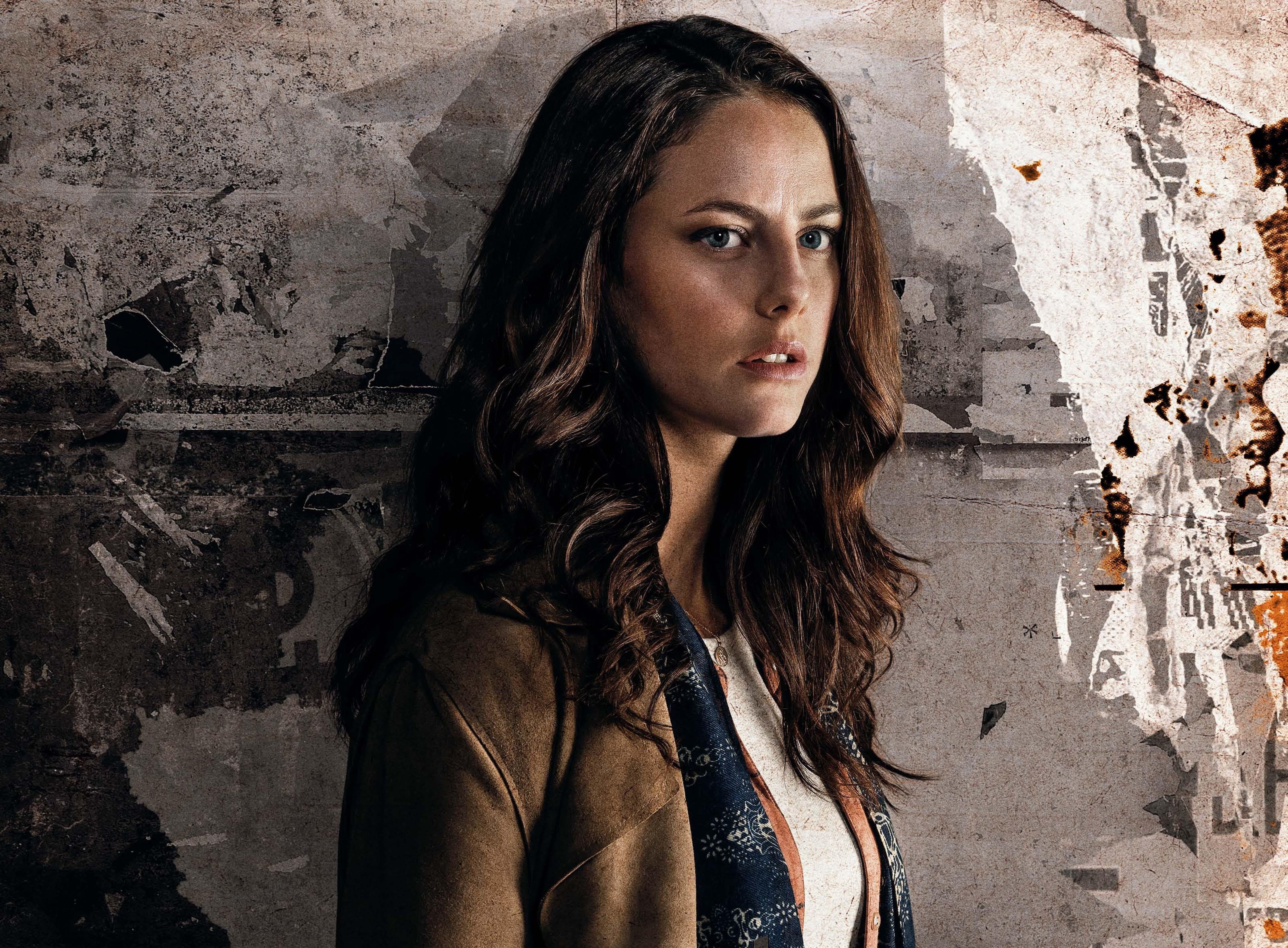 portrait, real people, 4K, Maze Runner: The Death Cure, hair, Kaya Scodelario, contemplation, lifestyles, young women, young adult, women, wall - building feature, HD Wallpaper