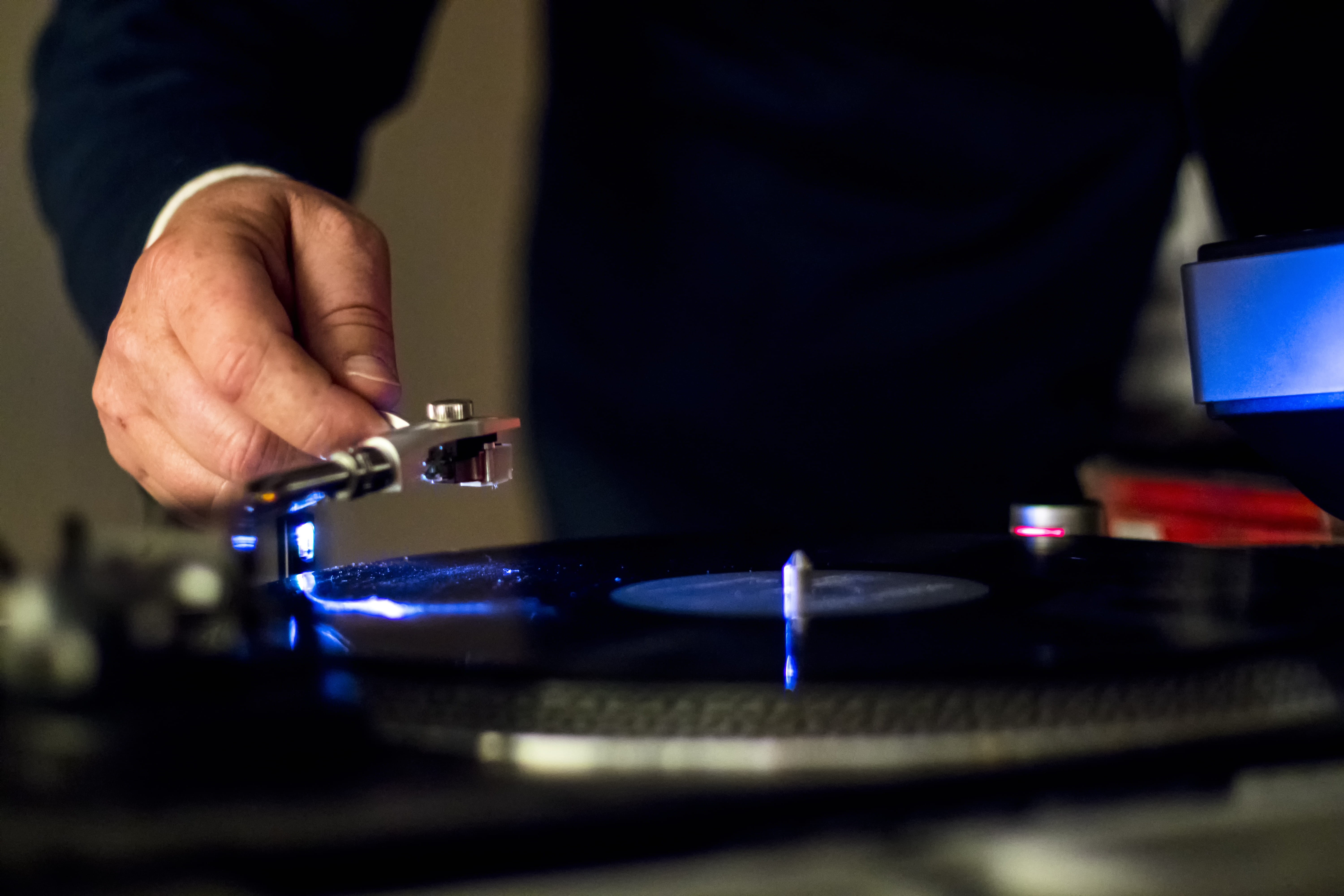 human hand, photography, holding, 5K, sound, industry, club dj, retro, equipment, occupation, record player, split, light, skill, person, production, audio, HD Wallpaper