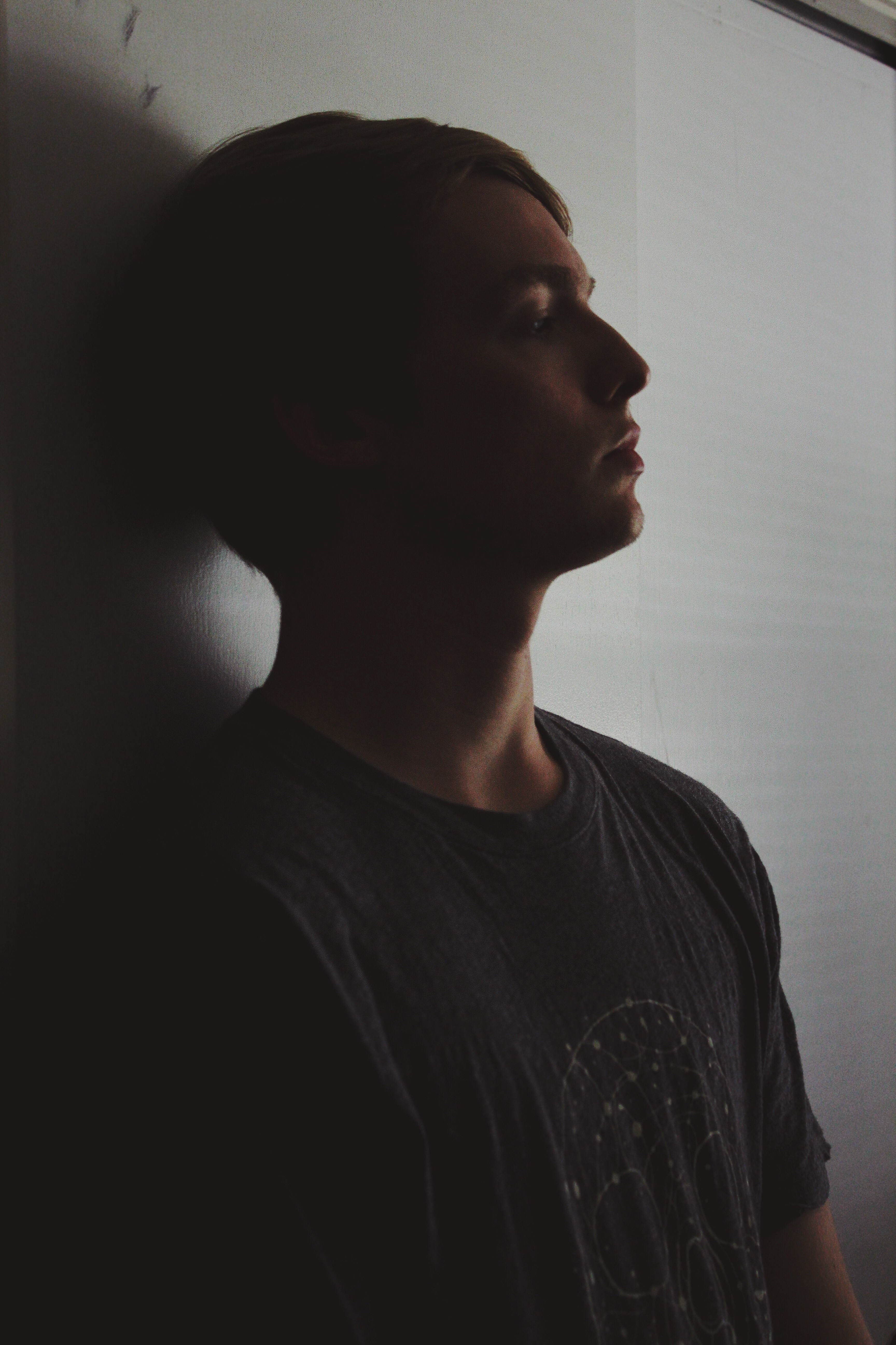 leisure activity, people, one Person, close-up, men, wall, women, headshot, white, looking away, young Adult, young men, standing, solemn, upset, contemplation, Phone HD Wallpaper