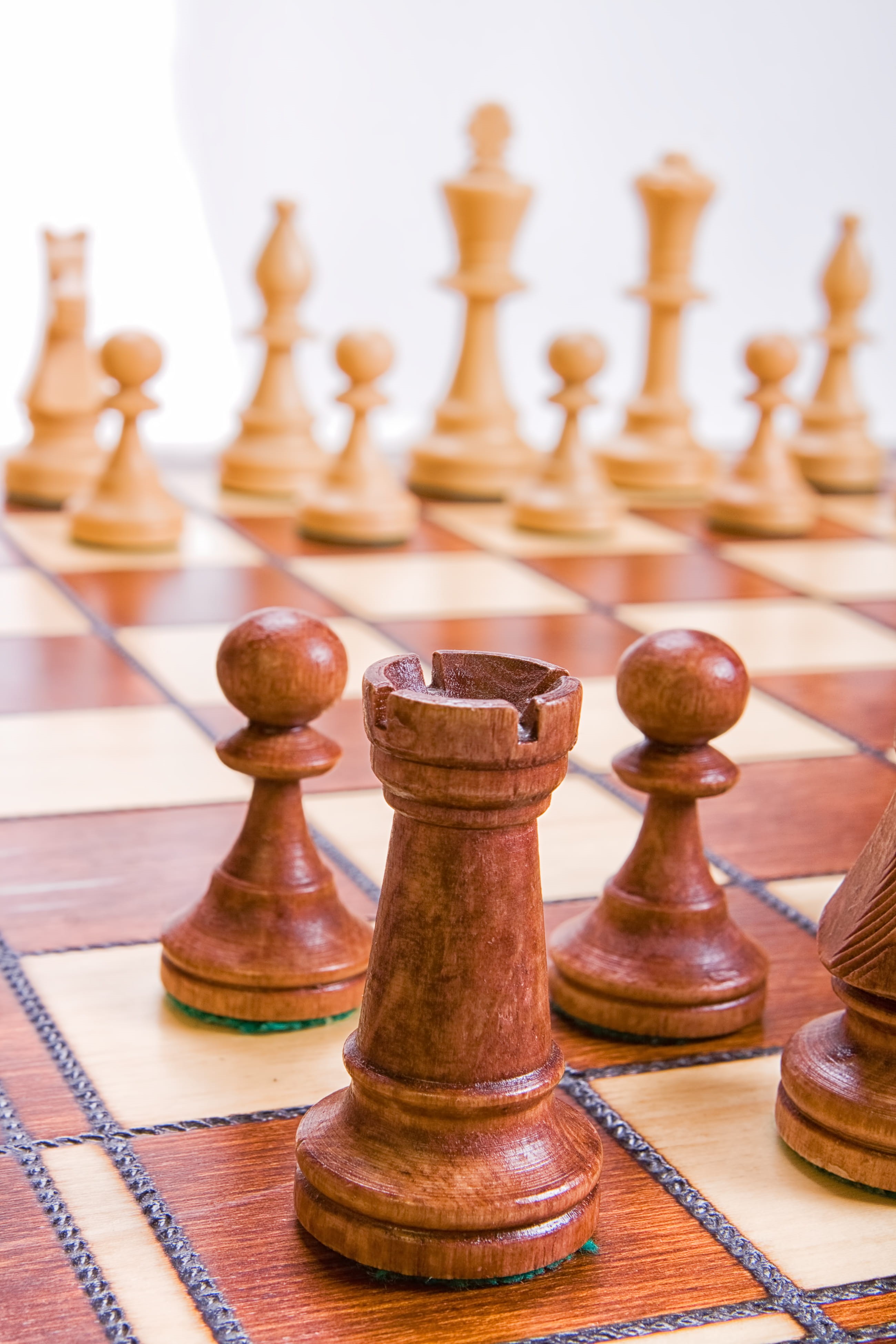 leisure, pawn - chess piece, king - chess piece, leisure activity, business, indoors, battle, close-up, relaxation, think, queen - chess piece, brown, selective focus, Phone HD Wallpaper
