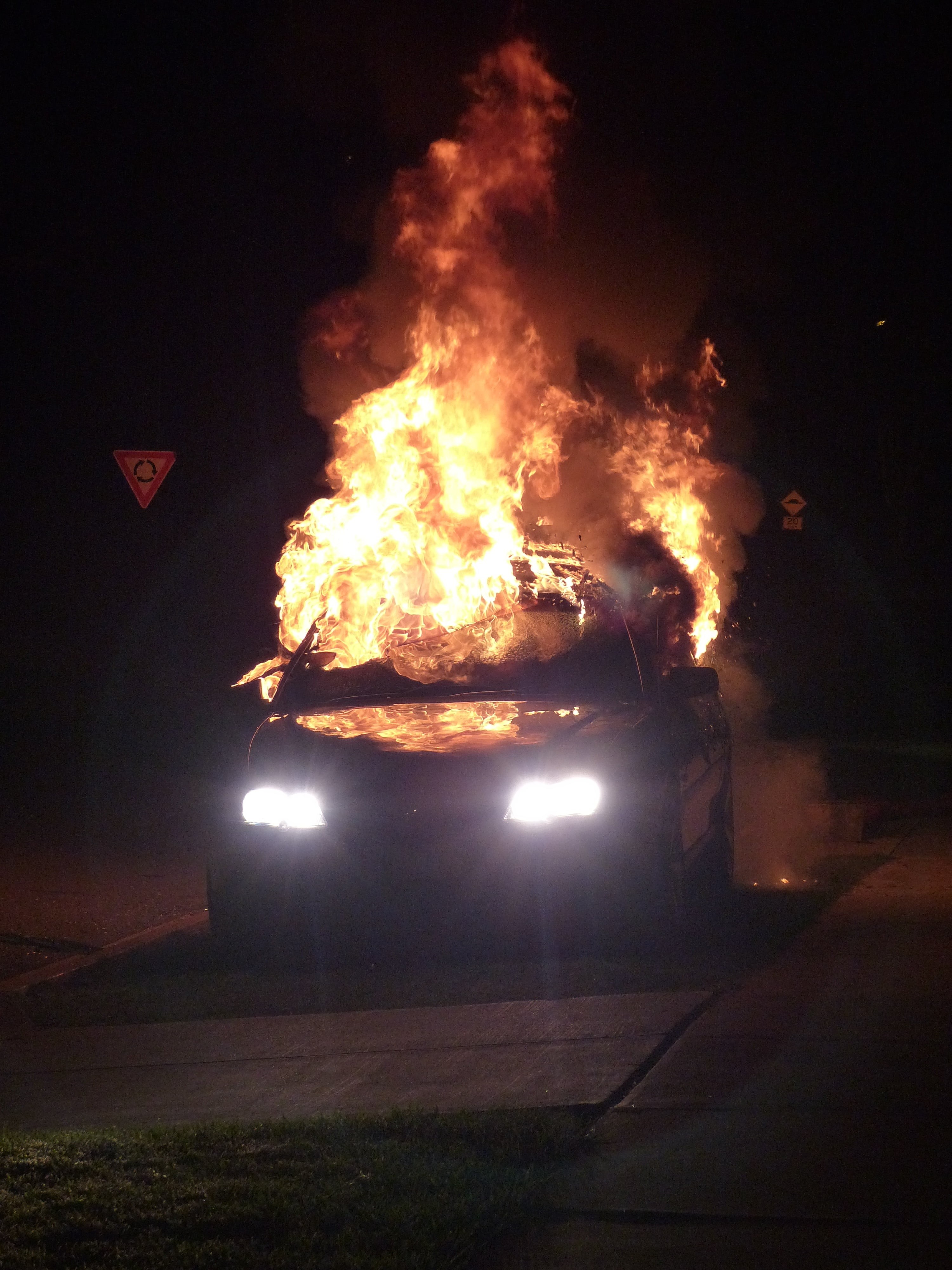 car, danger, fire - Natural Phenomenon, destruction, car accident, night, transportation, mode of transportation, vehicle, car bomb, red, communication, Phone HD Wallpaper
