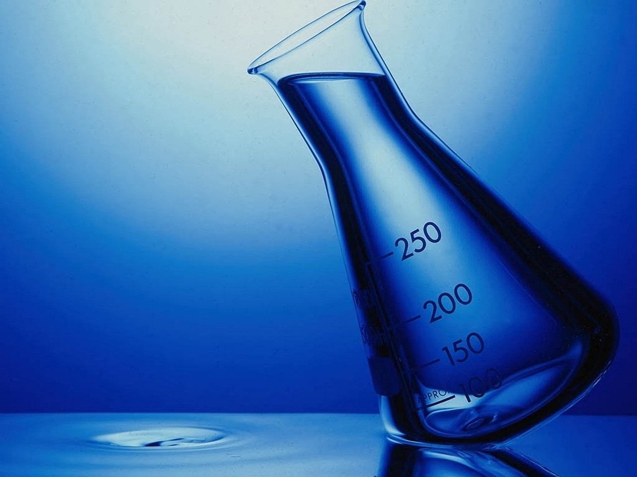container, Technology, measuring, 720P, research, laboratory, close-up, blue, biotechnology, clear, studio shot, copy space, indoors, education, chemistry, HD Wallpaper