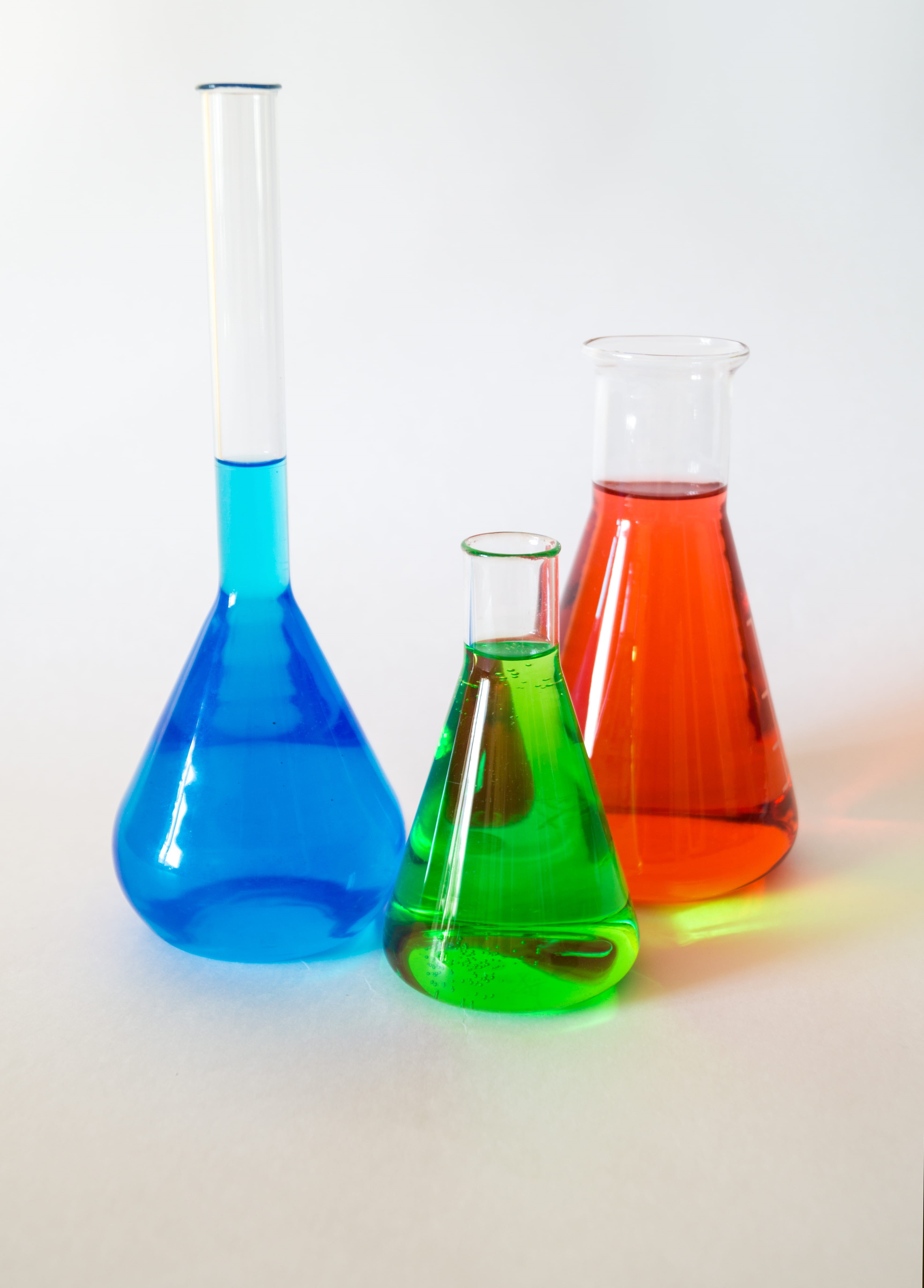 research, colors, green, scientific experiment, pop bottle, 4K, indoors, goblet, no people, biotechnology, drink, transparency, apparatuses, mixing, laboratory, Phone HD Wallpaper