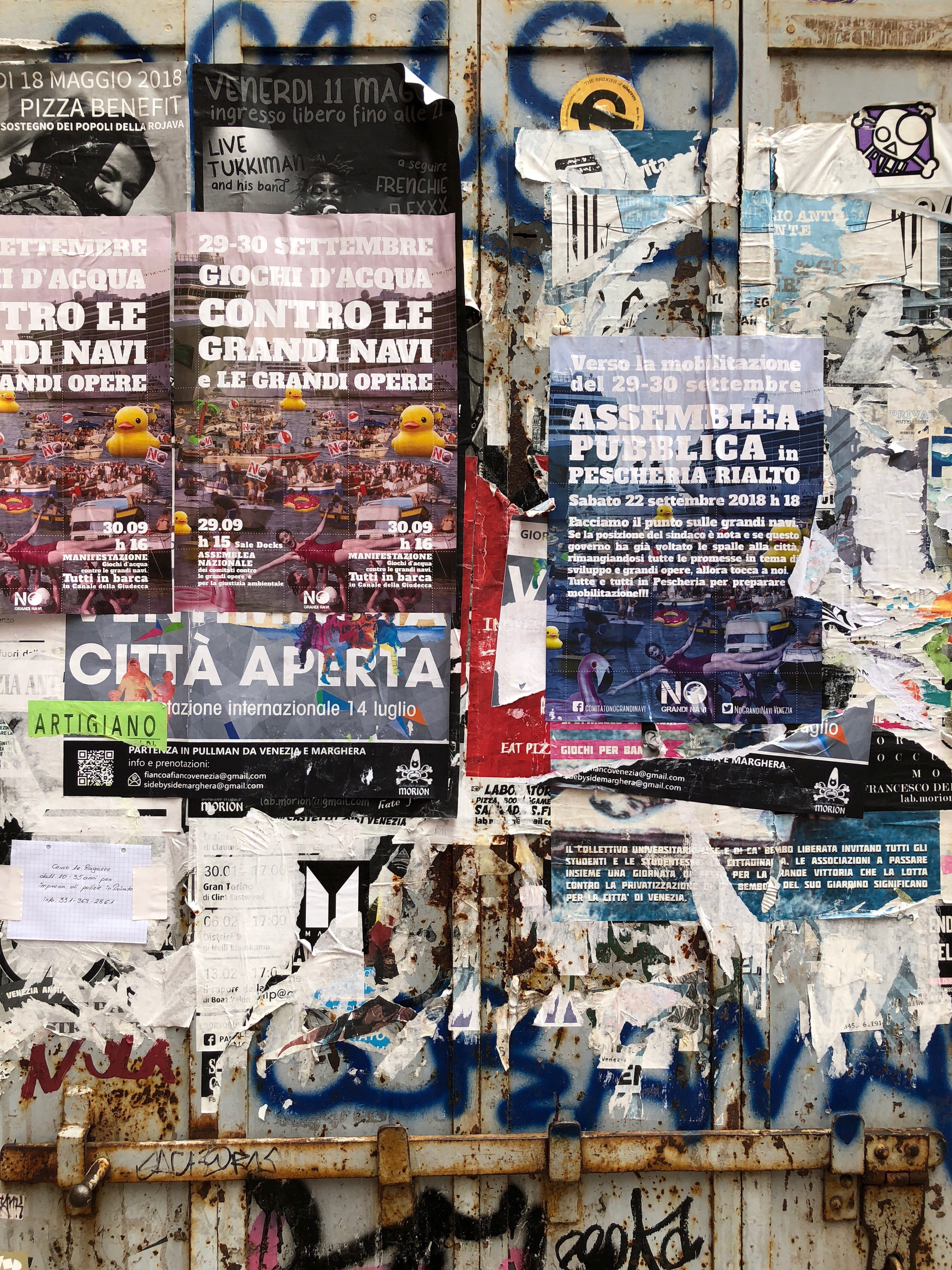 wall, graffiti, art, modern art, day, venezia, newspaper, creativity, abandoned, paper, message, wall - building feature, architecture, communication, calle contarina, Phone HD Wallpaper