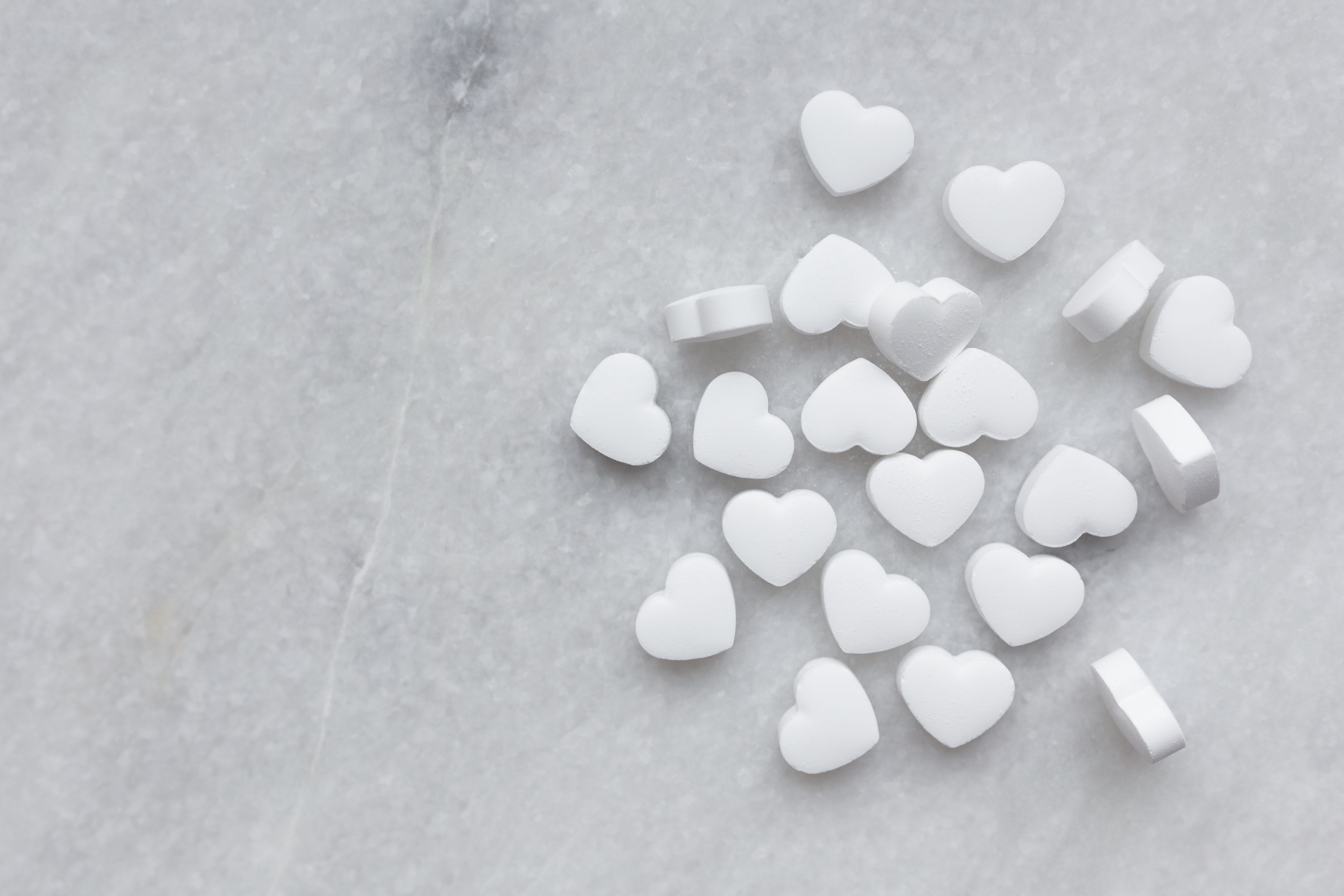 order, close-up, confetti, large group of objects, food and drink, still life, background, no people, food, foil, copy space, medicine, heart, white color, HD Wallpaper