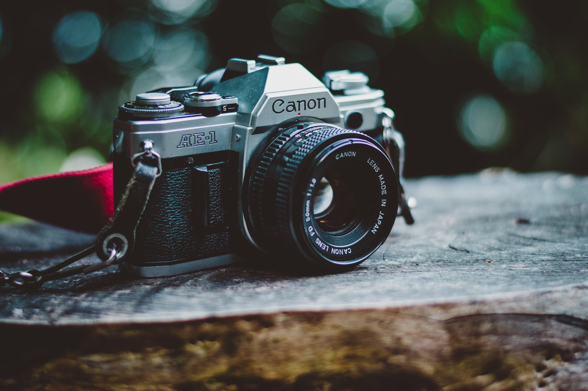 silver, close-up, outdoors, focus on foreground, modern, old, selective focus, ae-1, table, image, single Object, no people, camera - Photographic Equipment, HD Wallpaper