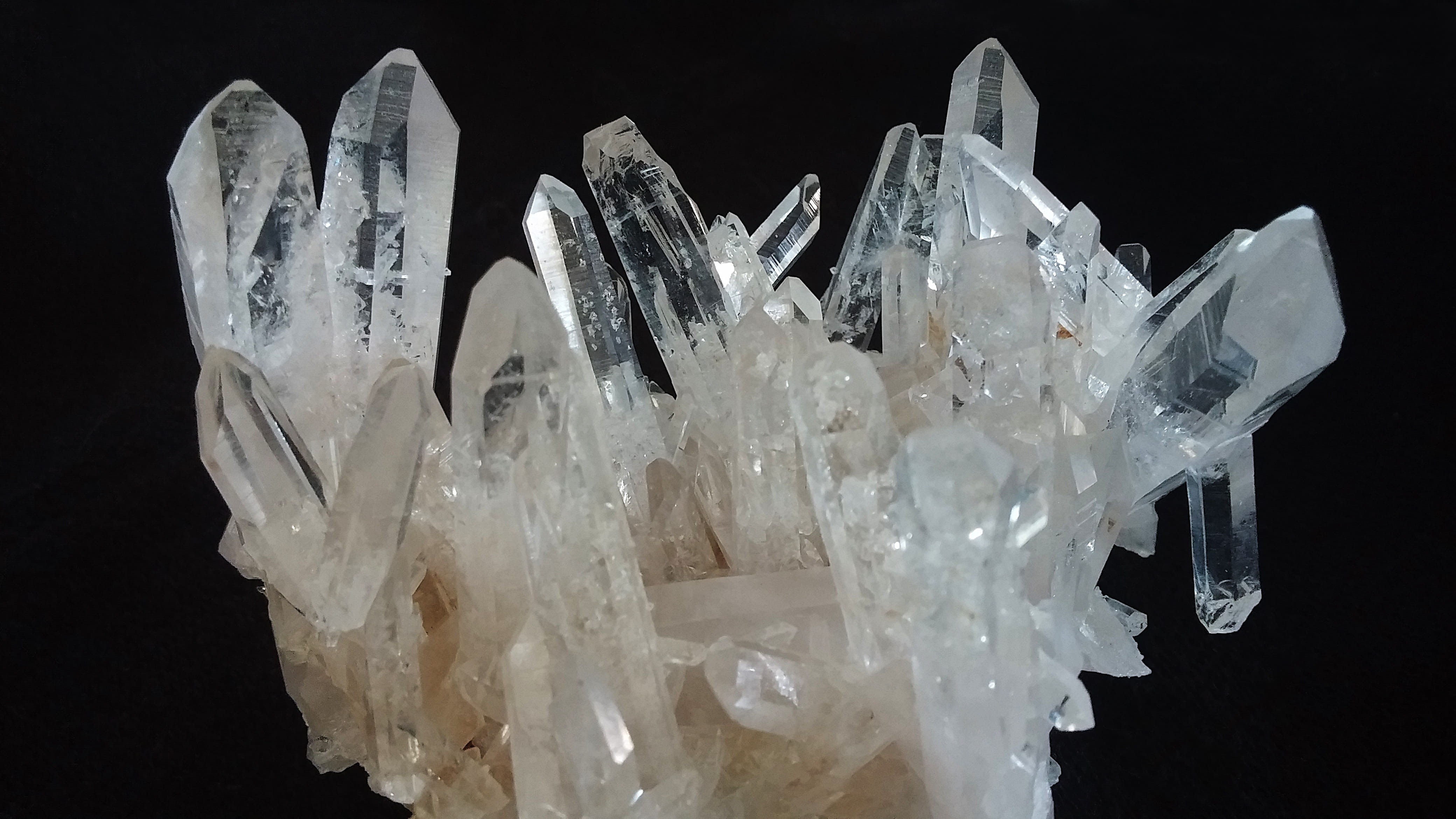 healing, rock fragment, indoors, quarts, gem, hot springs, gemology, natural, transparent, crystal, semiprecious, beauty in nature, frozen, aggregate, quartz, HD Wallpaper
