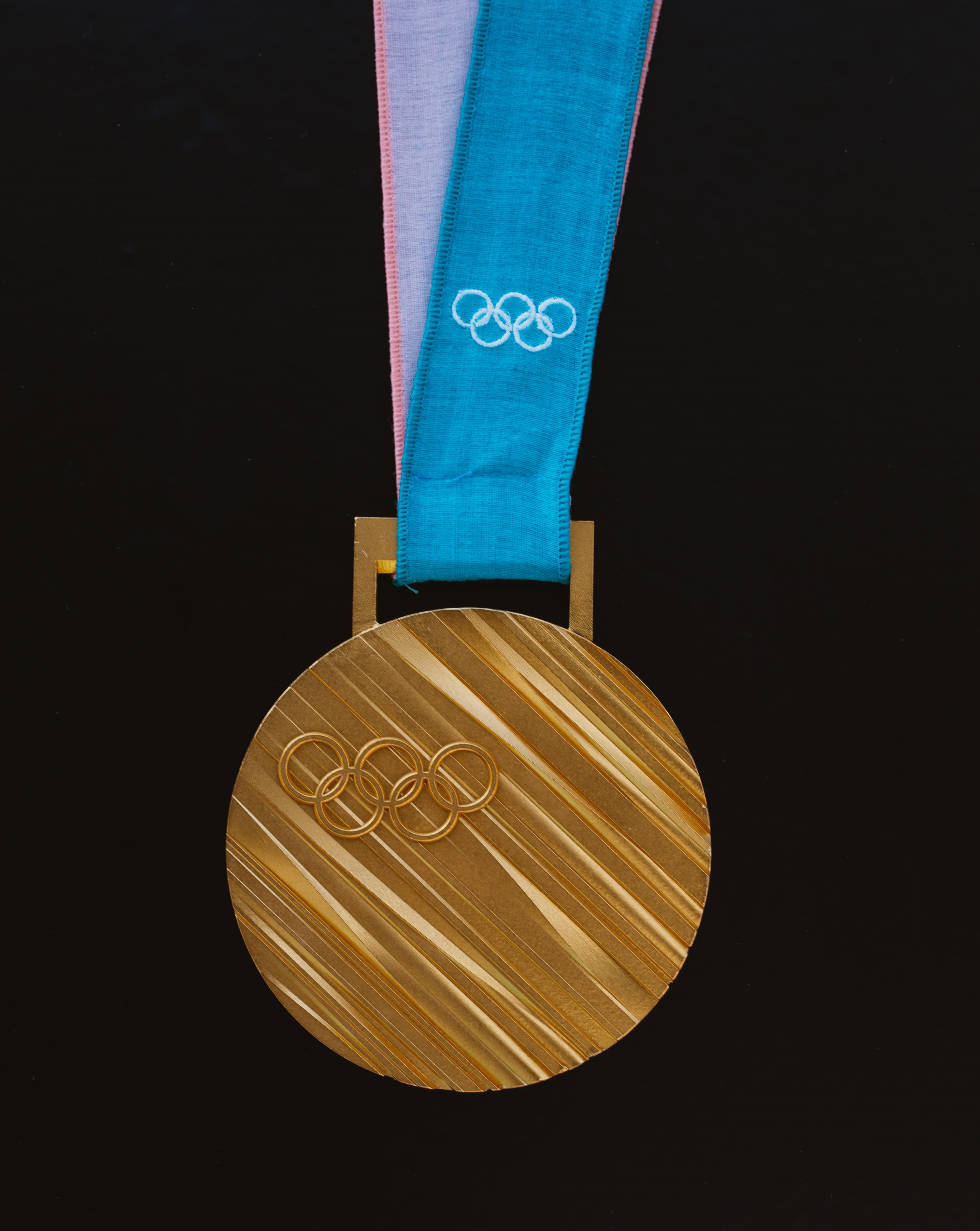 accuracy, black background, olympic, indoors, single object, close-up, number, gold colored, black color, gold medal, studio shot, wood - material, colored, Phone HD Wallpaper