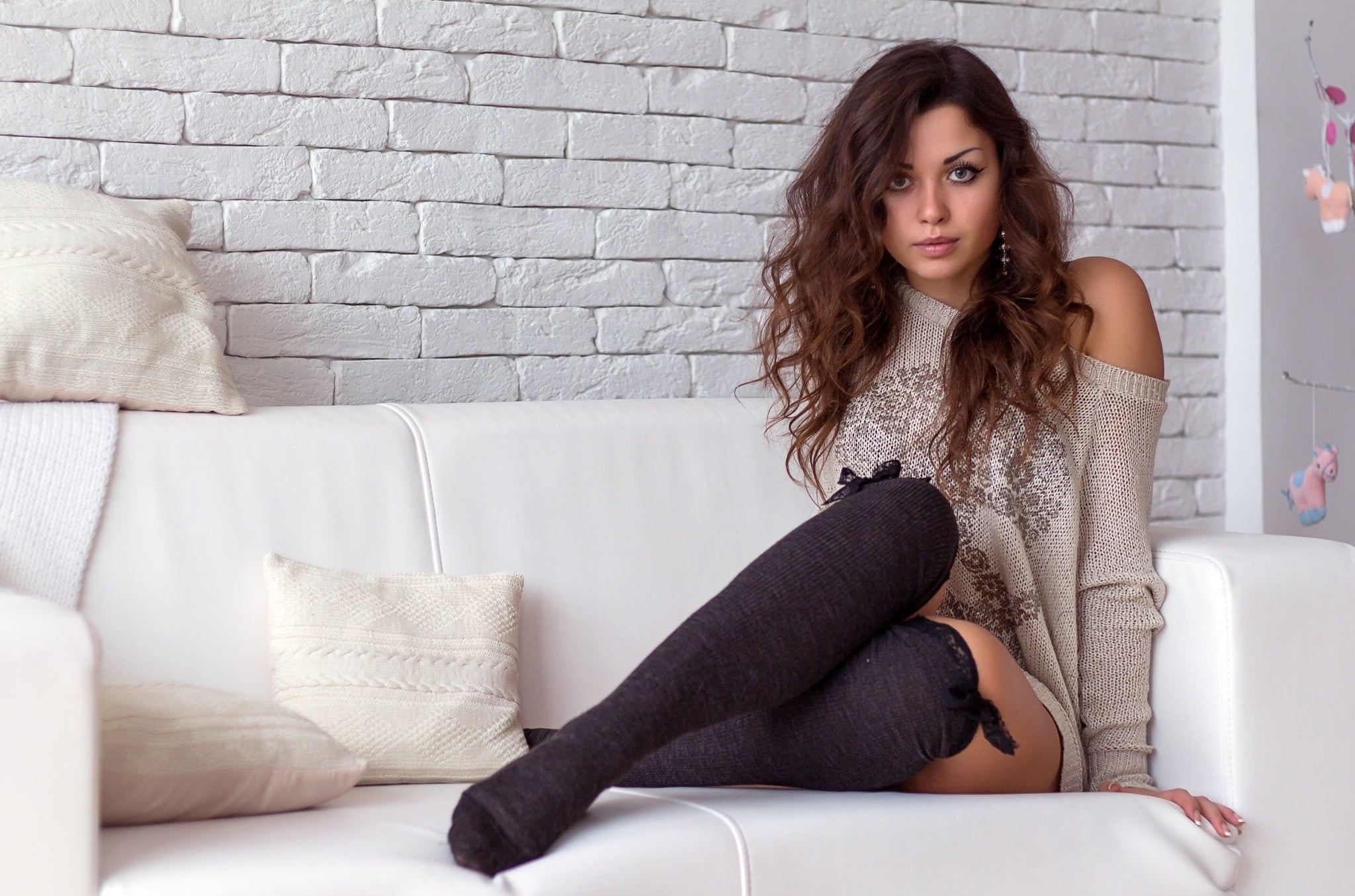 sitting, fashion, young adult, beautiful woman, beauty, young women, looking at viewer, 1080P, brunette, hairstyle, furniture, hair, one person, indoors, HD Wallpaper