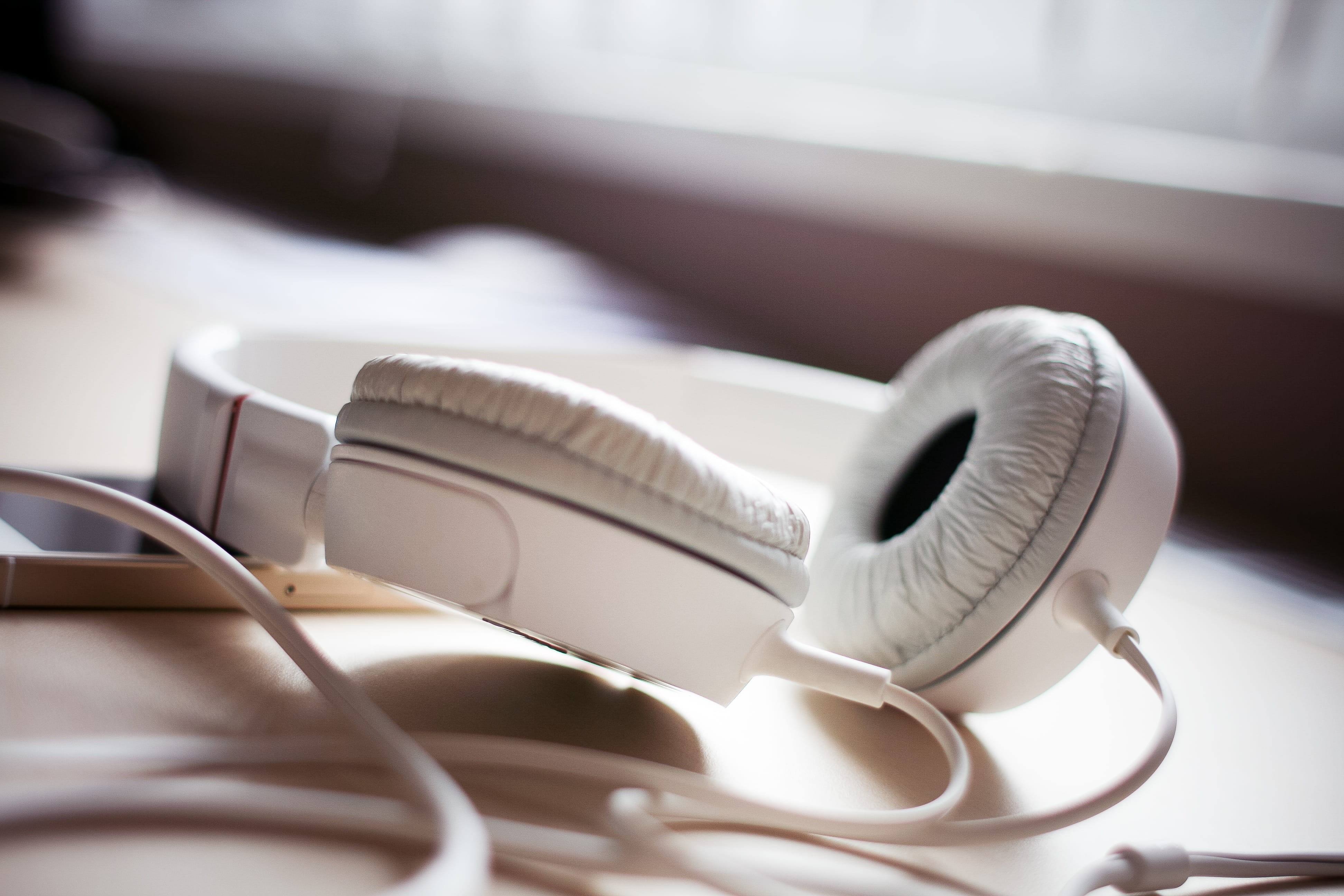 White, focus on foreground, hands-free device, business, white color, wireless technology, connection, internet, landline phone, wired, selective focus, HD Wallpaper