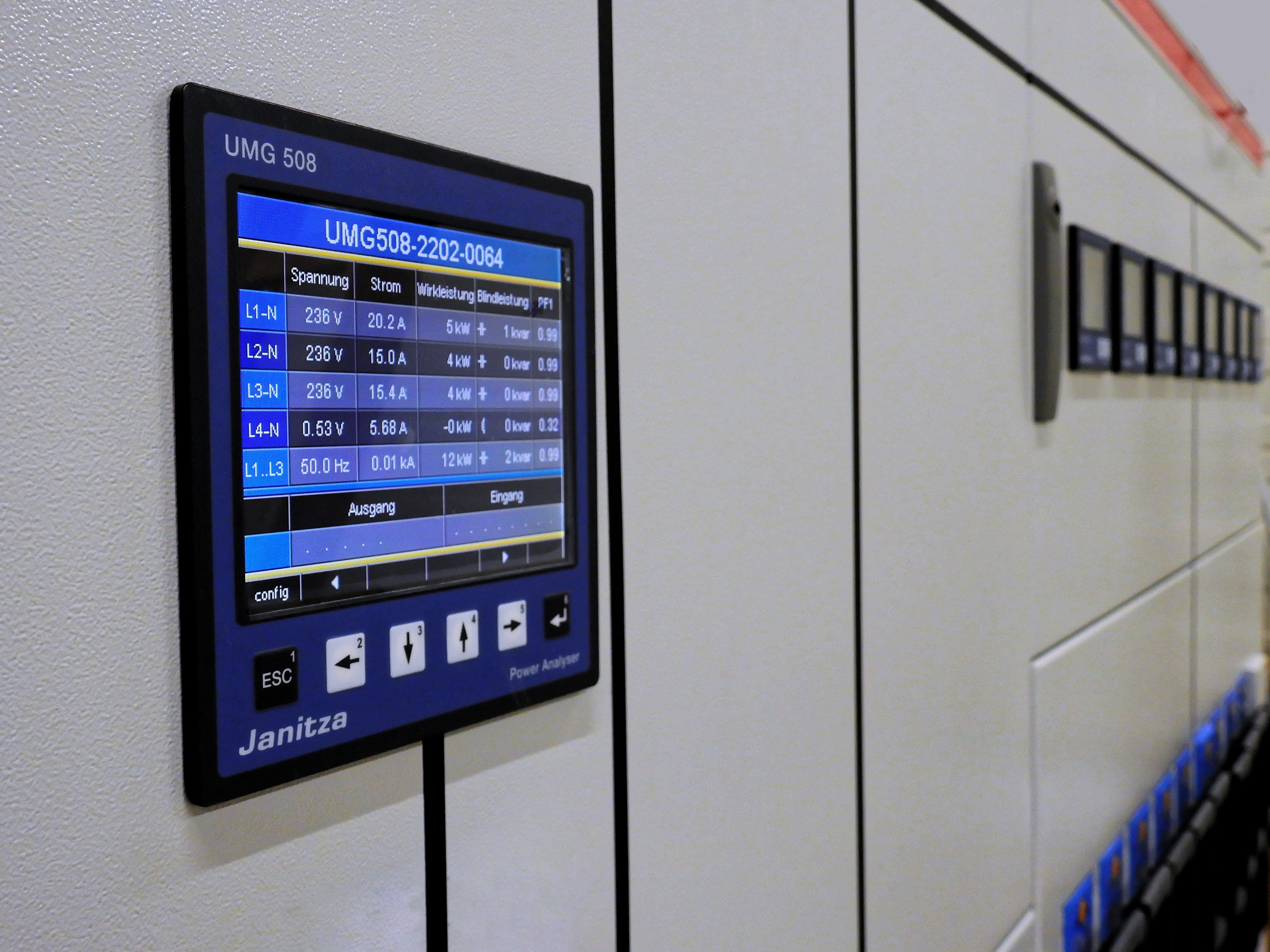 no people, equipment, information Medium, screen, profession, energy, performance, distributor, day, blue, arrival departure board, computer, gauge, electro distributor, HD Wallpaper