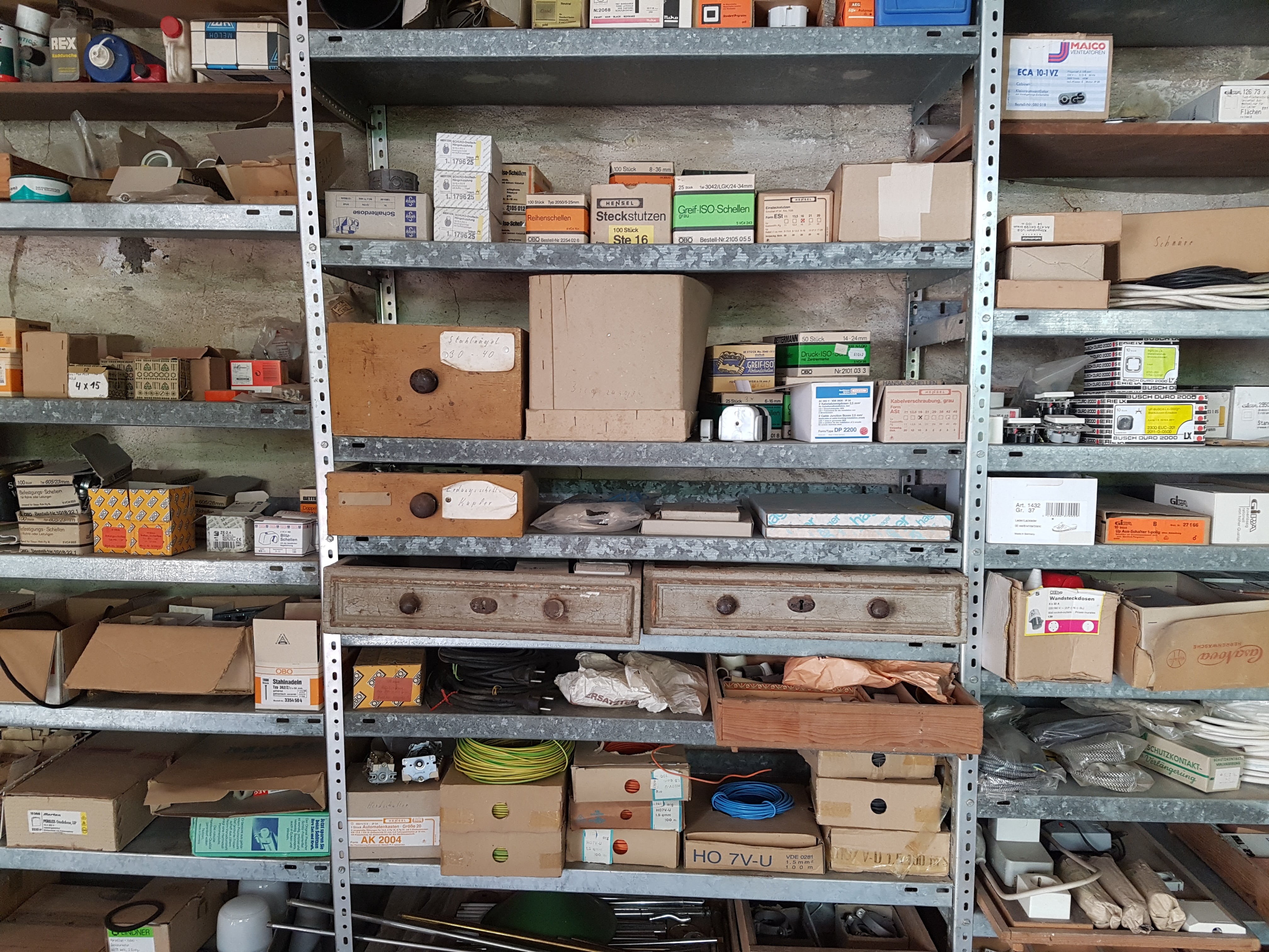 goods, container, cardboard, storage compartment, workshop, cardboard box, abundance, old, sorted, order, variation, work, accessories, 4K, repair, indoors, HD Wallpaper