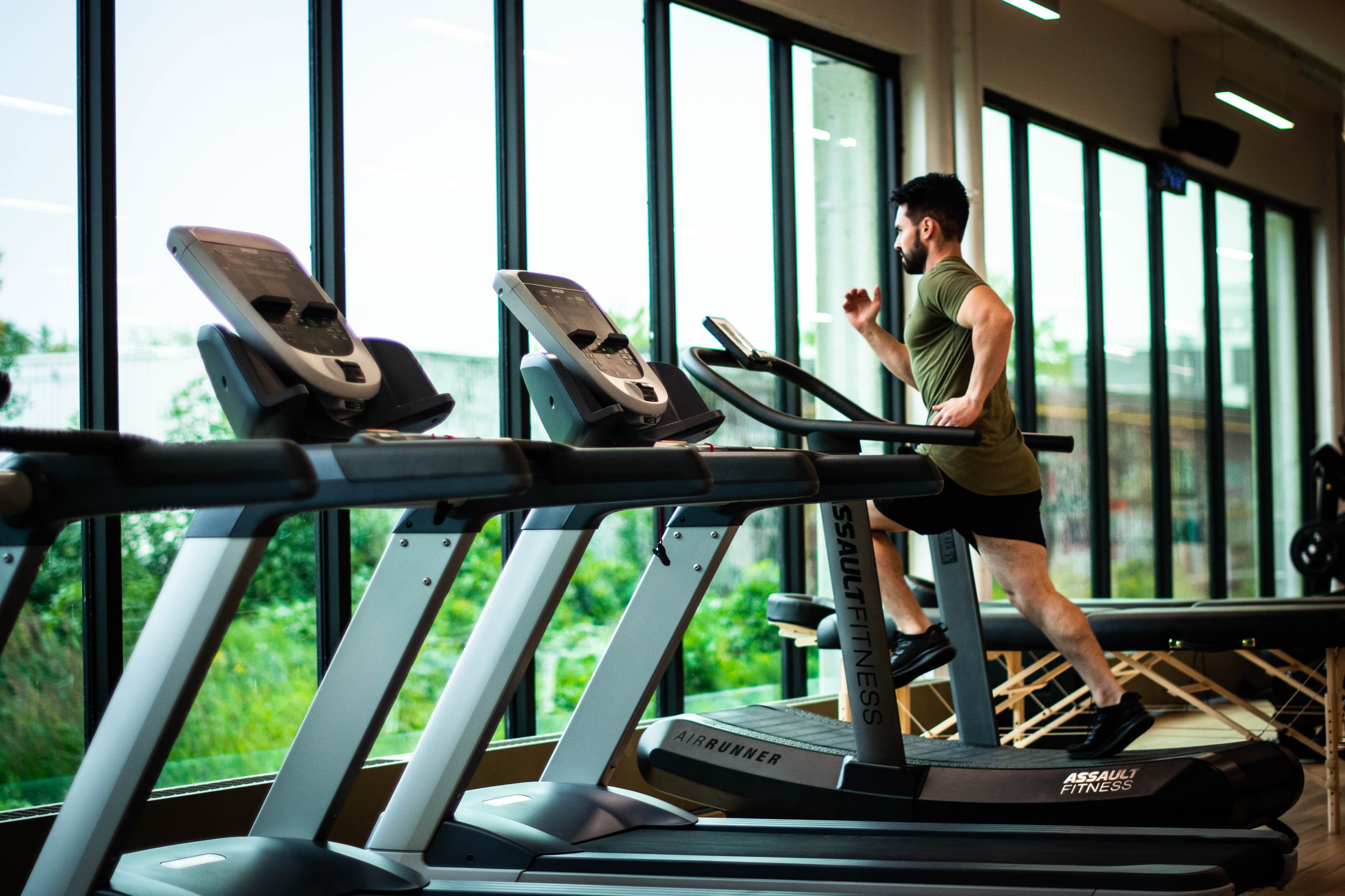 glass window, activity, facial hair, real people, young, wear, health club, photoshoot, young adult, daylight, exercise equipment, body conscious, physical activity, HD Wallpaper