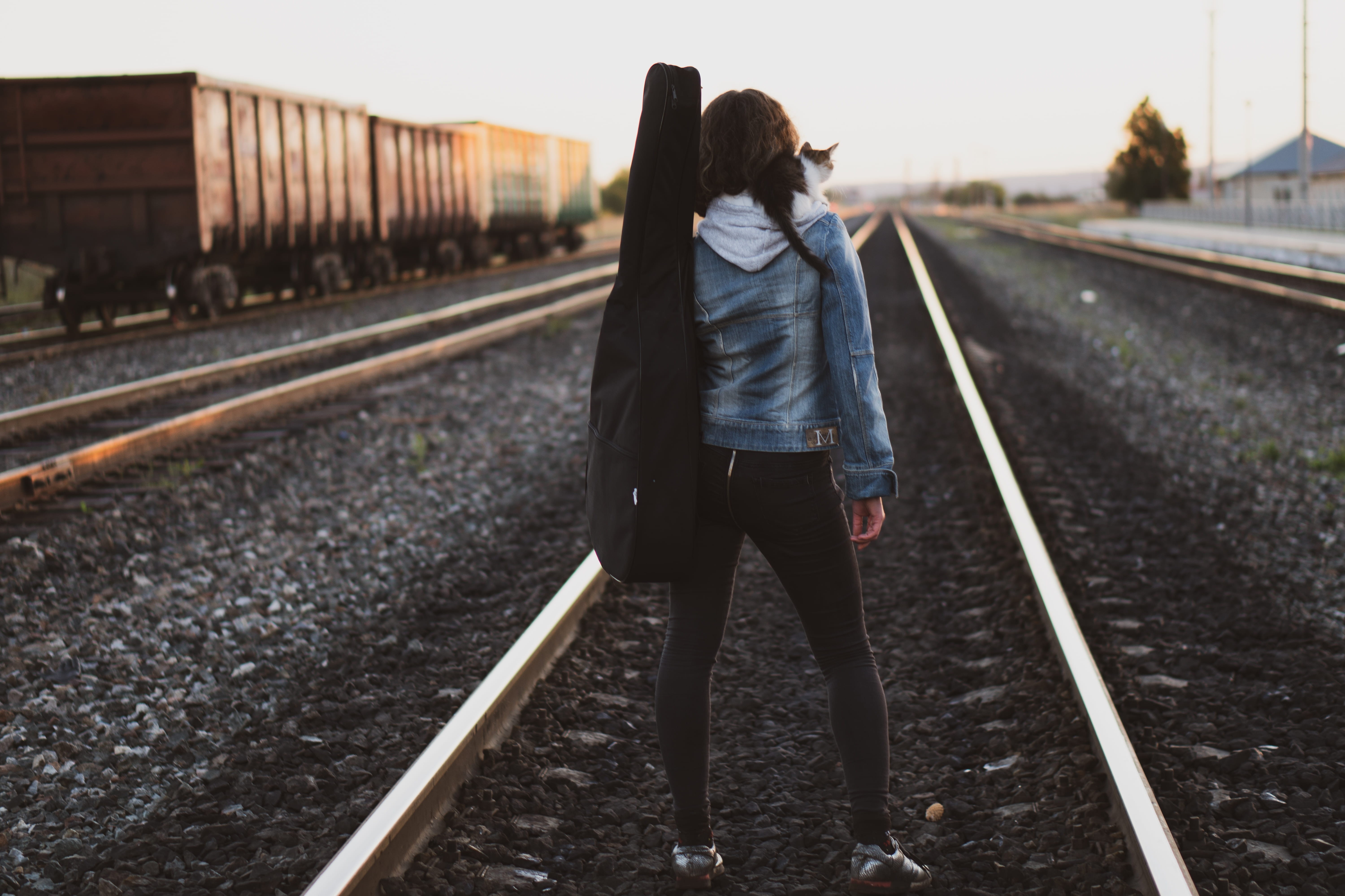 rear view, lifestyles, way, trip (journey), train station, woman, full length, mode of transportation, hairstyle, back, outdoors, rails, girl, rail transportation, HD Wallpaper