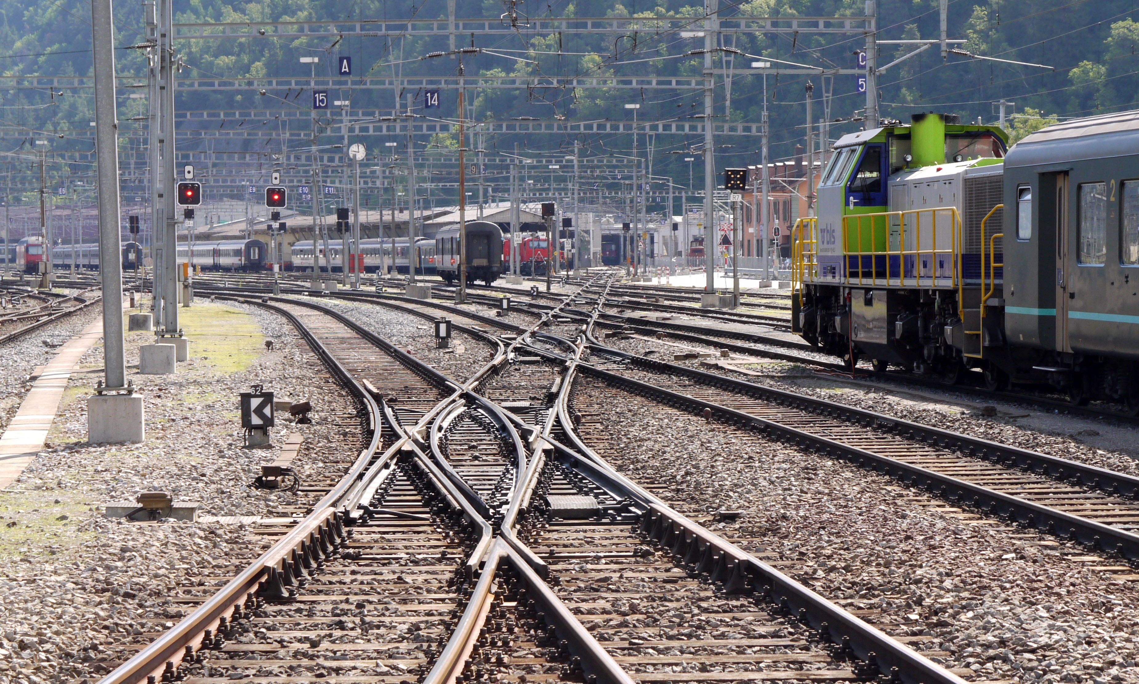 2K, mode of transport, Railway Station, architecture, siding, ffs, track, central station, Soft, nature, switcher, public transportation, signals, railway knot, HD Wallpaper