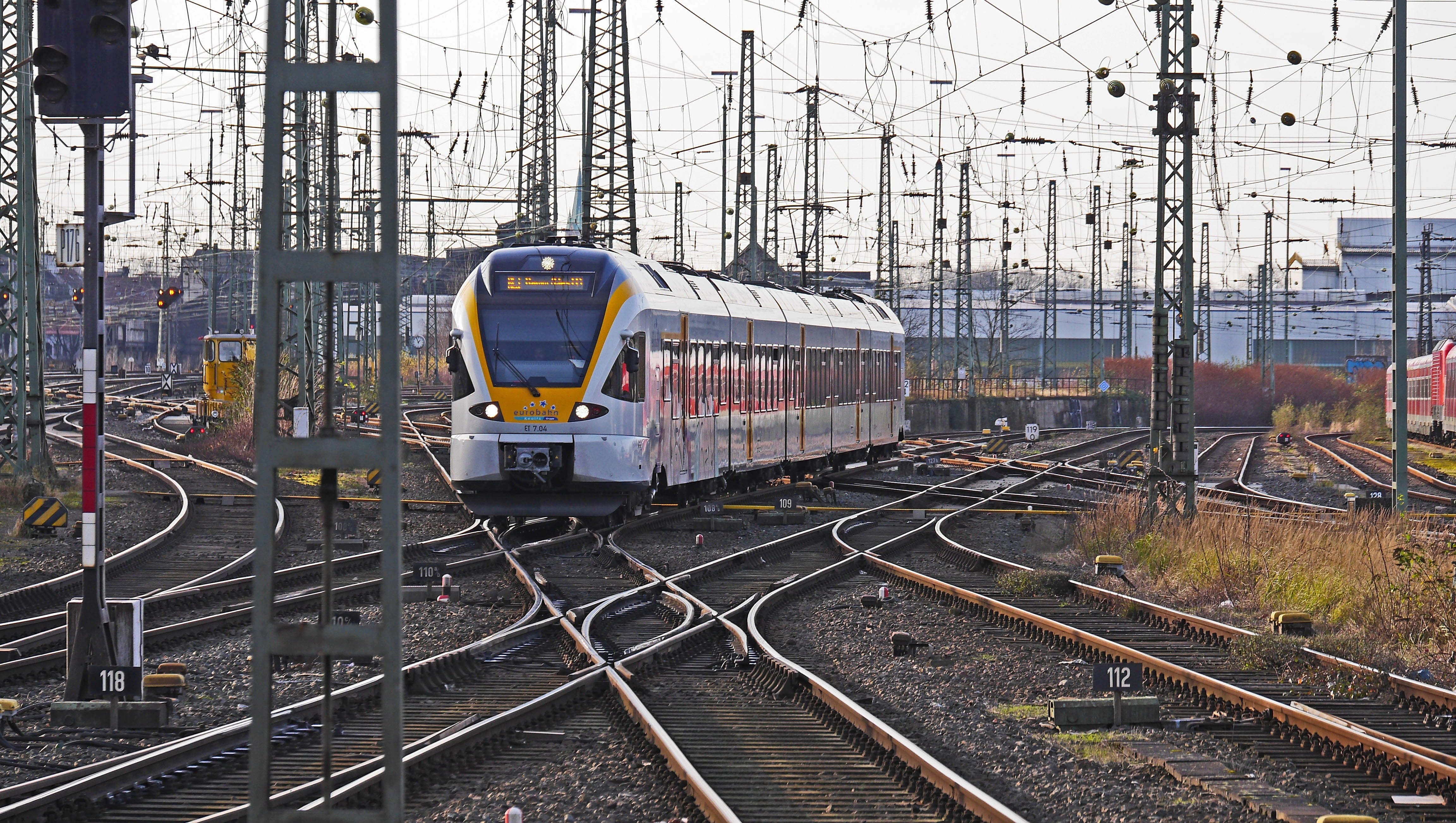public transportation, outdoors, private railway, power supply, double crossing soft, technology, dortmund, direction wanne-eickel, electric locomotive, HD Wallpaper