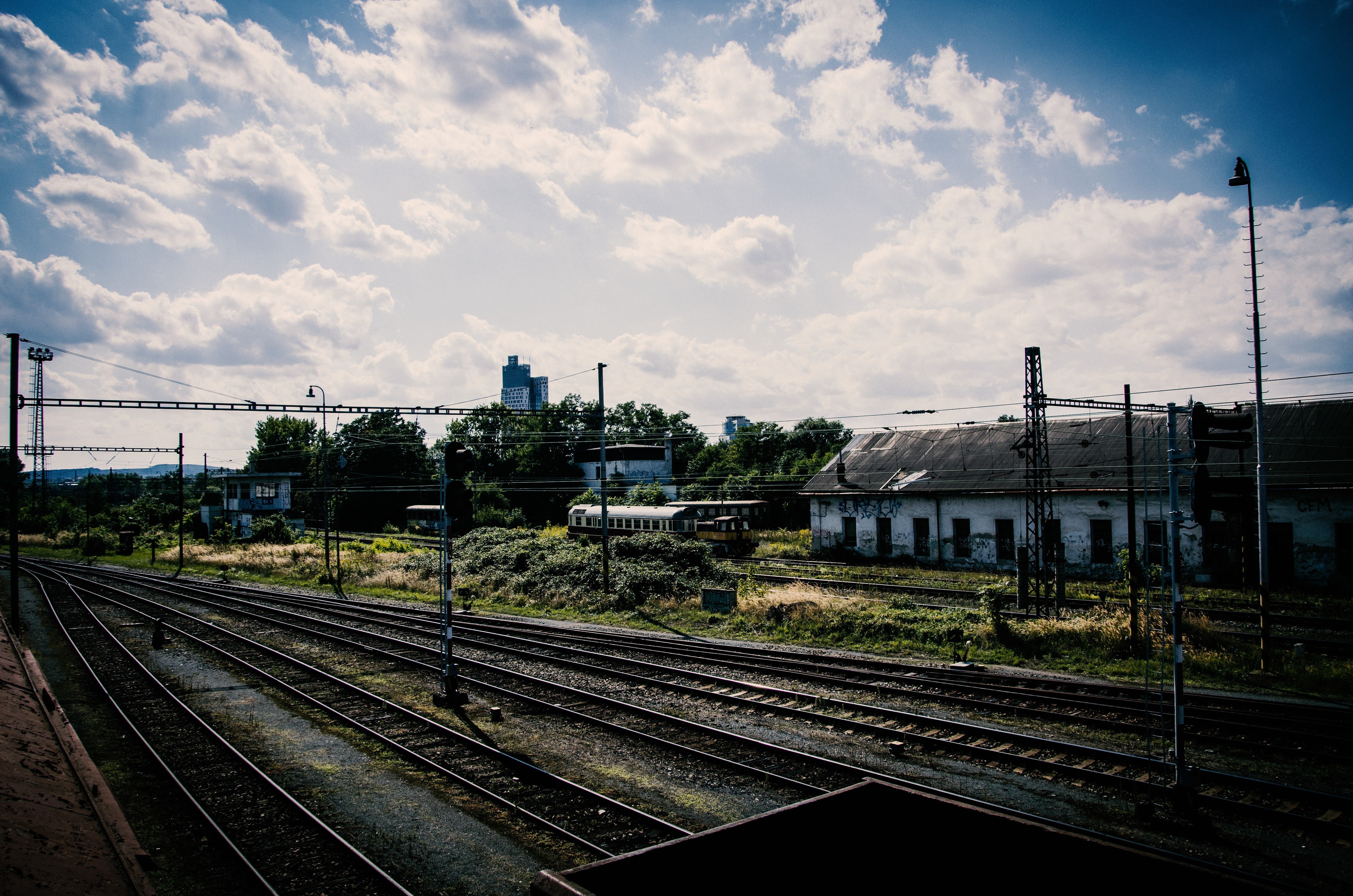nature, railway, mode of transportation, rail yard, public transportation, cloud - sky, train - vehicle, building, railroad station, architecture, sky, HD Wallpaper