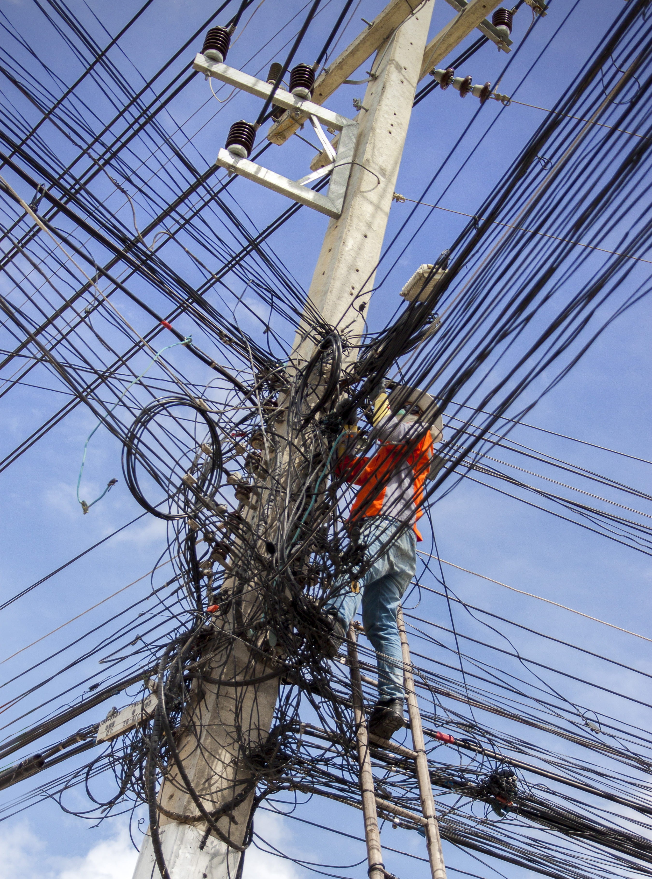 electricity pylon, power line, tangled, fuel and power generation, branch, sky, pole, energy, electrical cable mess, chaos, plant, power supply, disorder, Phone HD Wallpaper