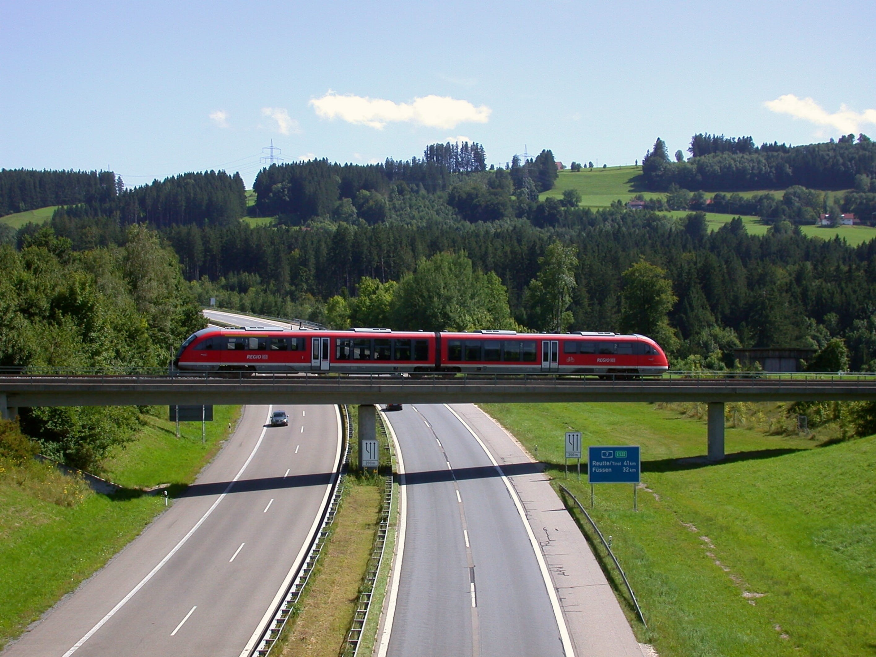 sky, cloud - sky, day, multiple lane highway, plant, no people, motion, green color, outdoors, on the move, speed, 2K, Bridge, rail traffic, red, transportation, HD Wallpaper