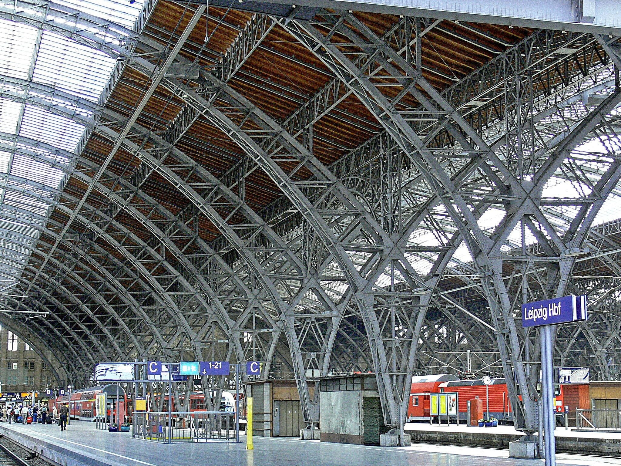 Leipzig Hbf, platform, regional traffic, hall roof, connection, deutsche bahn, saxony, architecture, rail transportation, pattern, mode of transportation, HD Wallpaper