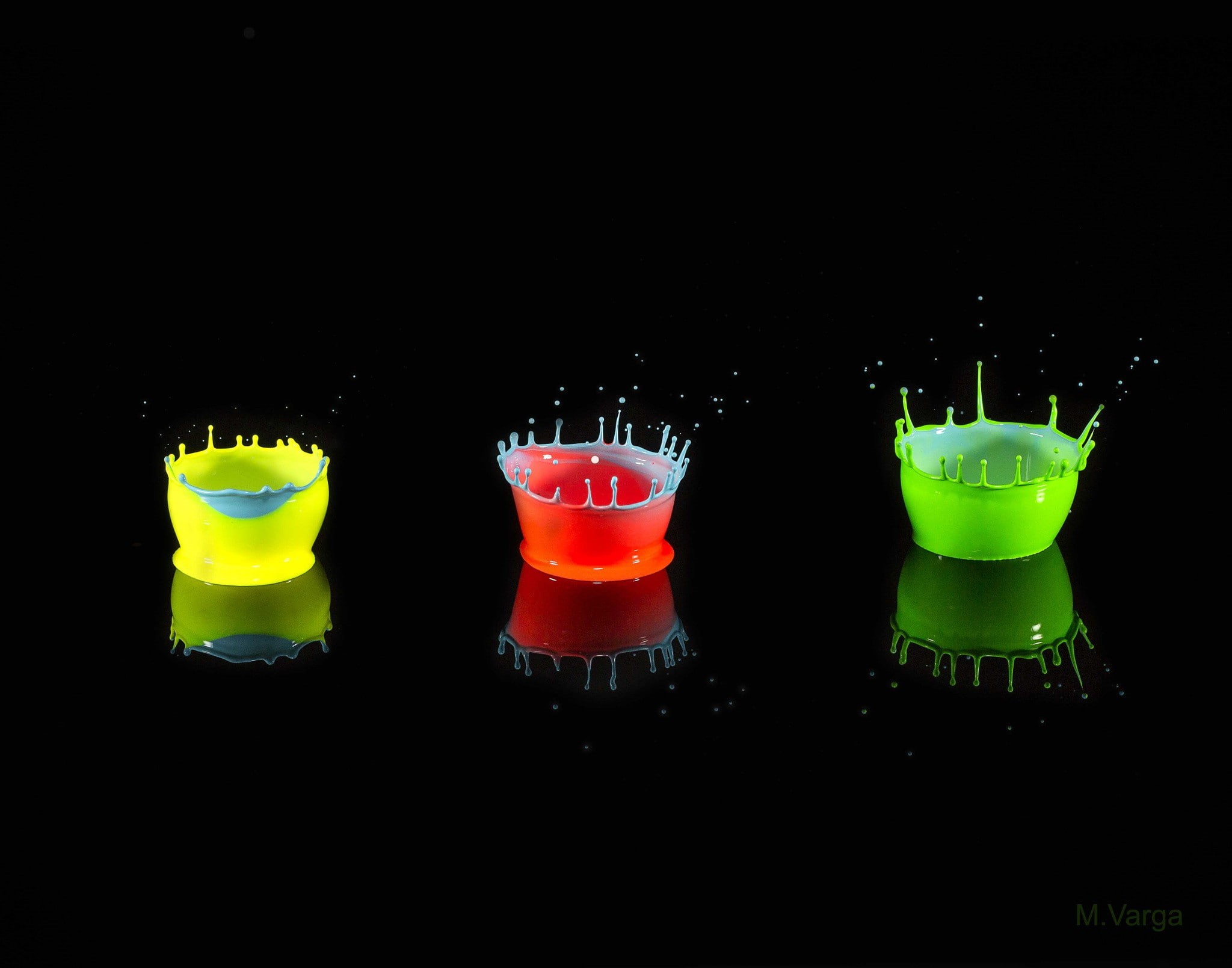 no people, orange, colorful, simple background, drink, household equipment, green color, red, refreshment, 1080P, macro, straw, multi colored, glass, green, HD Wallpaper