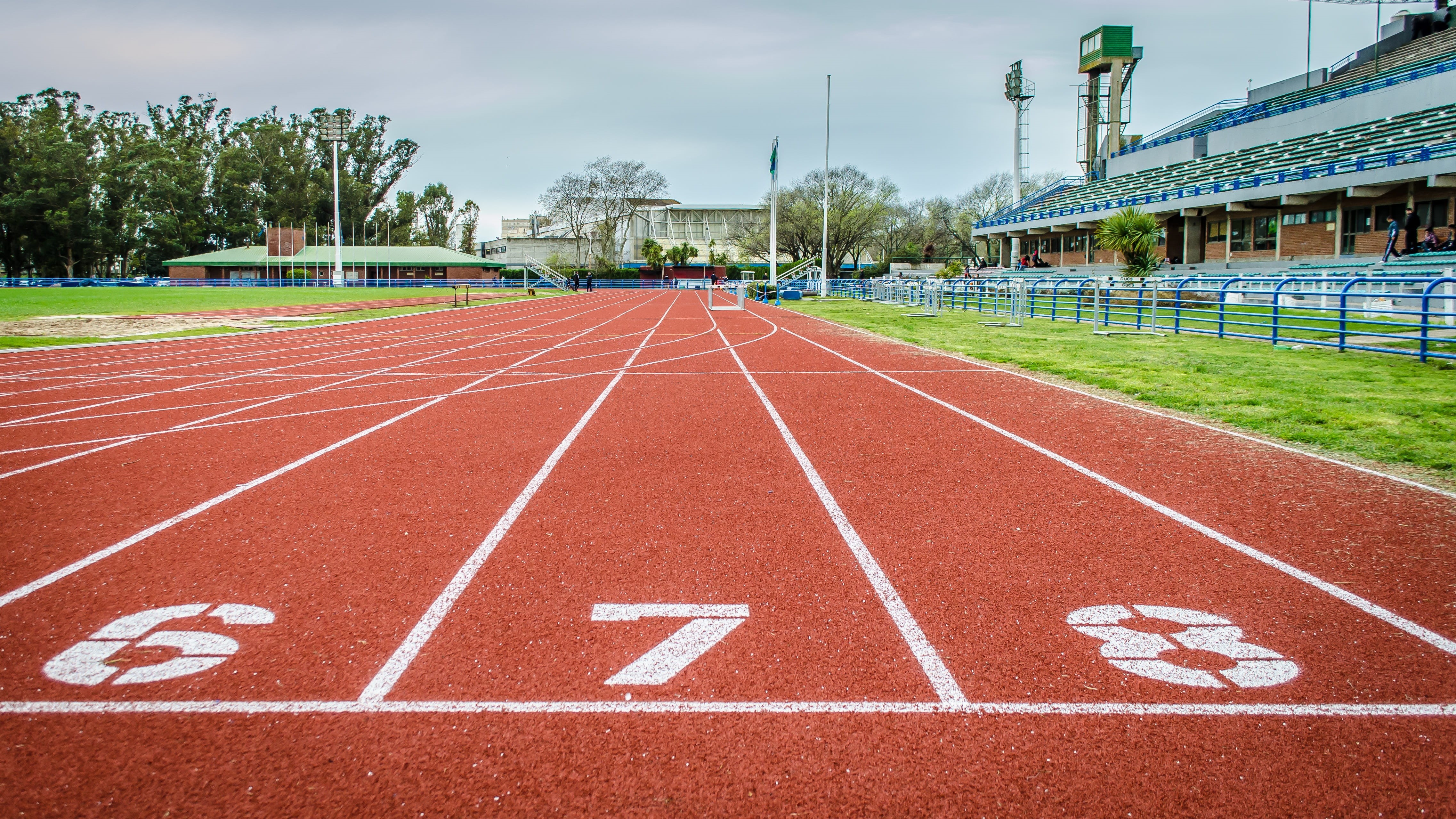 track and field, 4K, no people, grass, sports race, track and field stadium, sports track, stadium, 100 meters, brown, competition, cloud - sky, competitive sport, HD Wallpaper