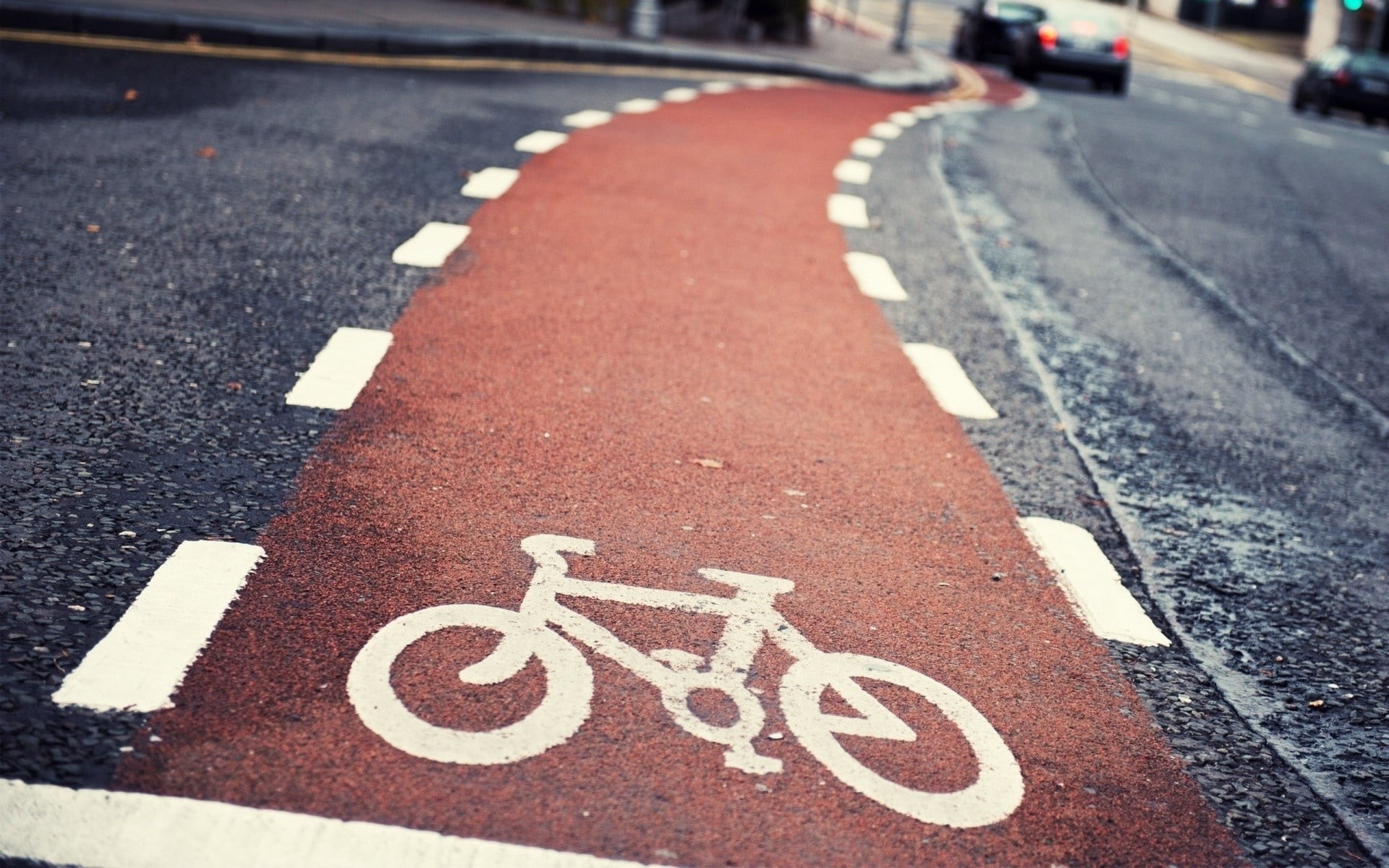 city Life, city, sport, pedestrian crossing, communication, direction, no People, marking, day, dividing Line, mode of Transport, speed, bicycle Lane, in a row, HD Wallpaper