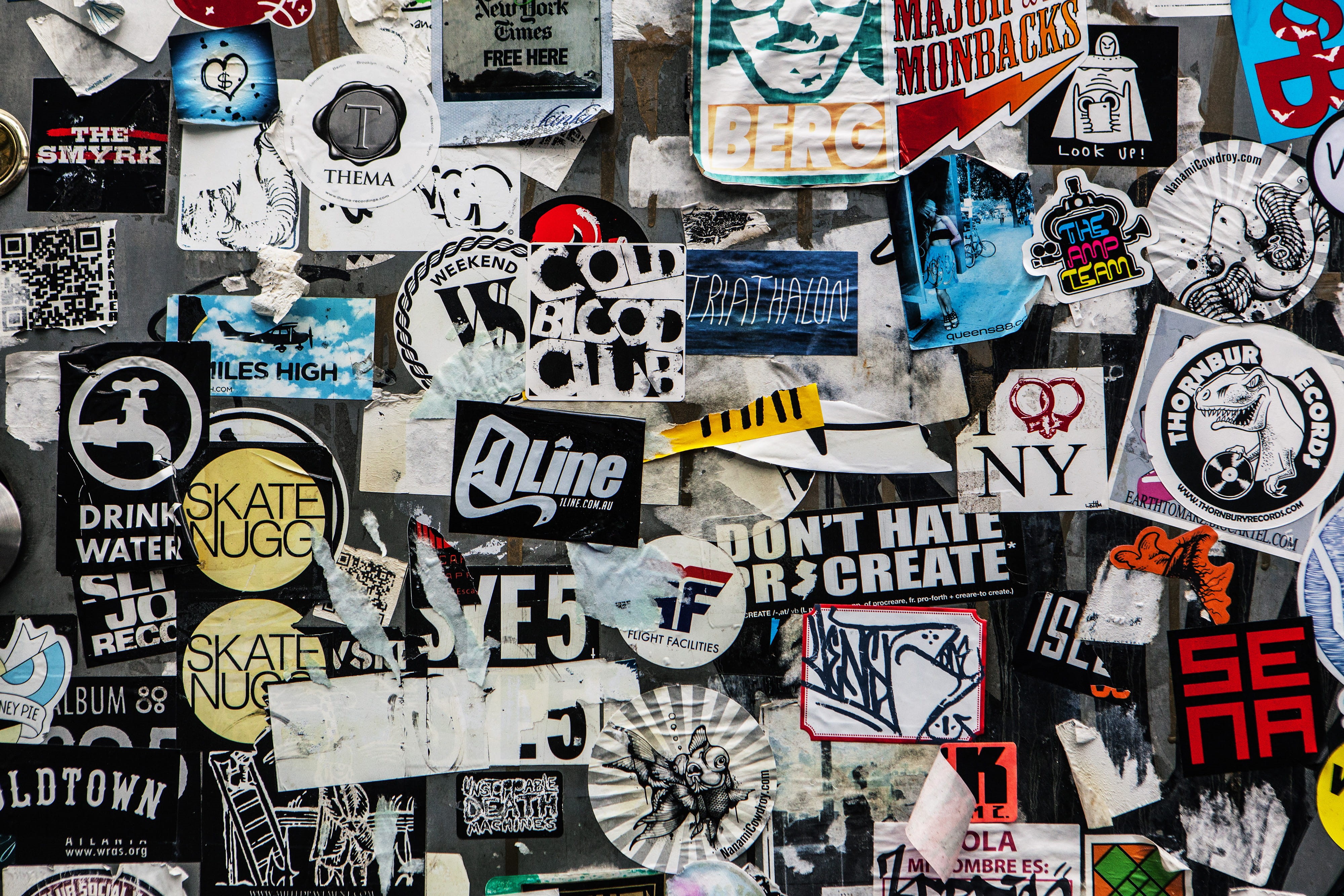 large group of objects, city, full frame, brooklyn, 4K, New York, no People, wall - building feature, york, uSA, New York City, human representation, text, HD Wallpaper