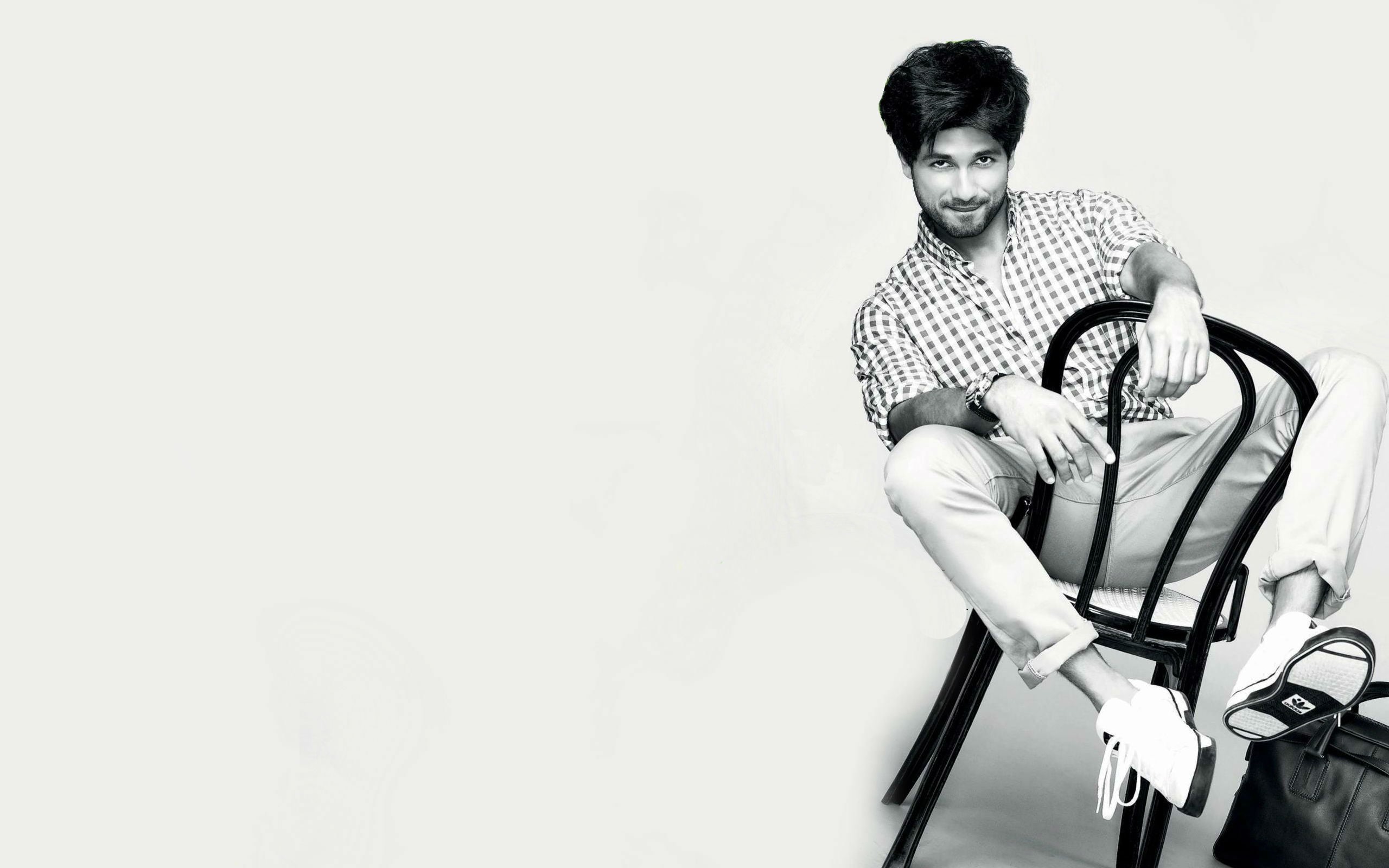 bollywood, one person, front view, dress, studio shot, males, seat, men, lifestyles, pics, casual clothing, young men, Male Celebrities, shirt, sitting, HD Wallpaper