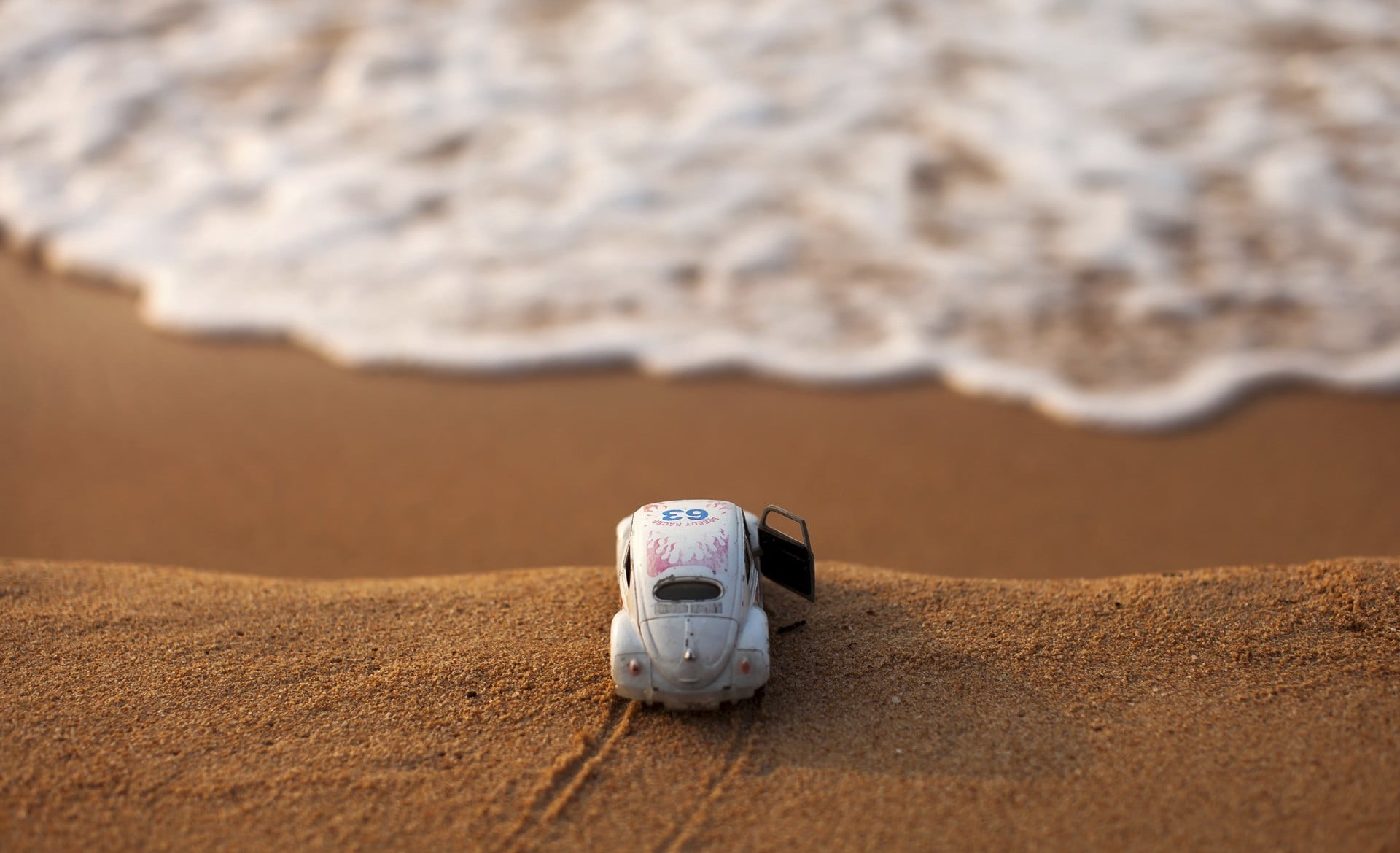 white, outdoors, water, selective focus, creativity, sunlight, no people, Volkswagen Beetle, macro, beetle, nature, focus on foreground, toys, tranquility, HD Wallpaper