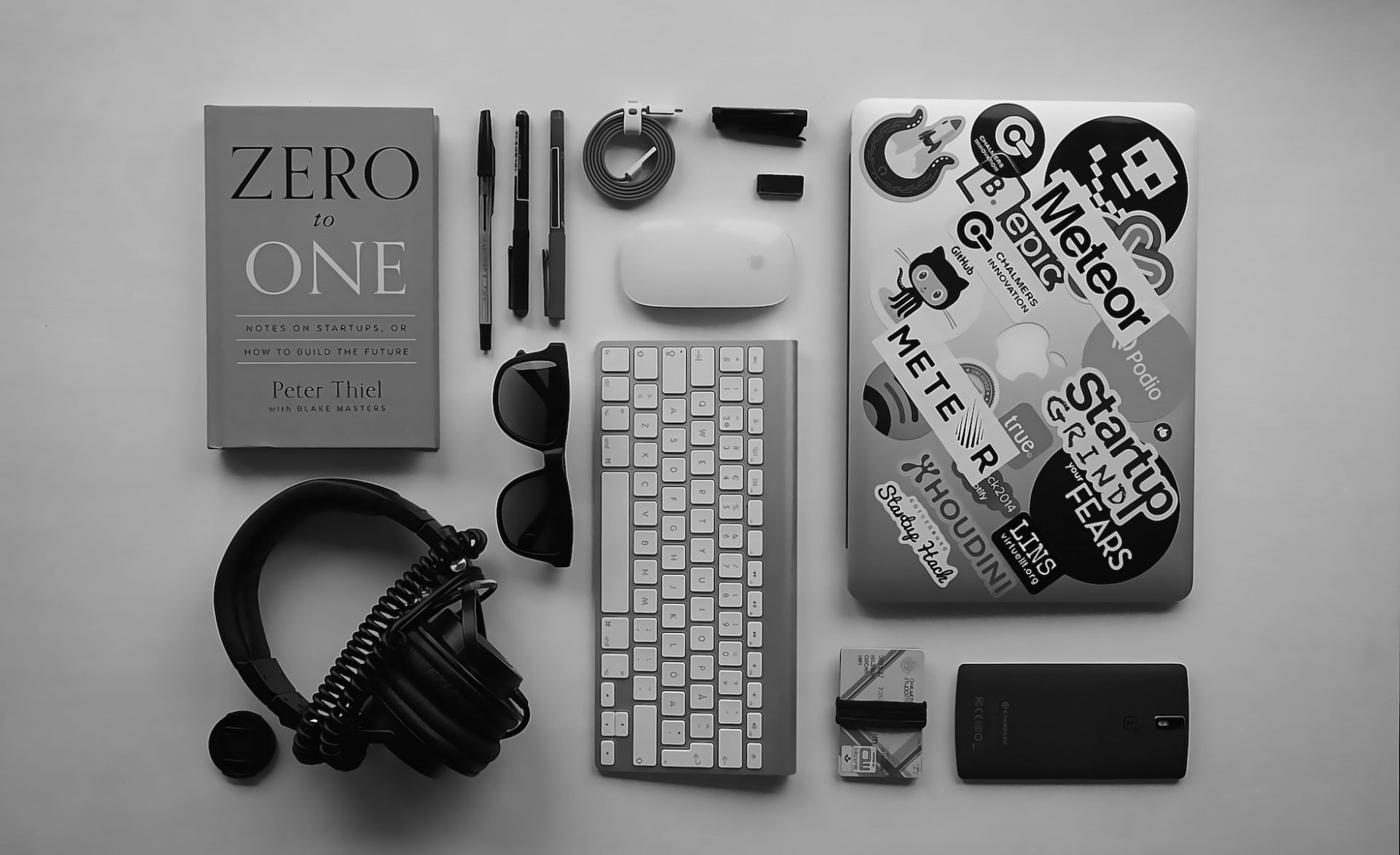 Items, neat, 1080P, office, connection, silver, telephone, blackandwhite, text, computer keyboard, objects, organized, cellphone, wireless technology, HD Wallpaper