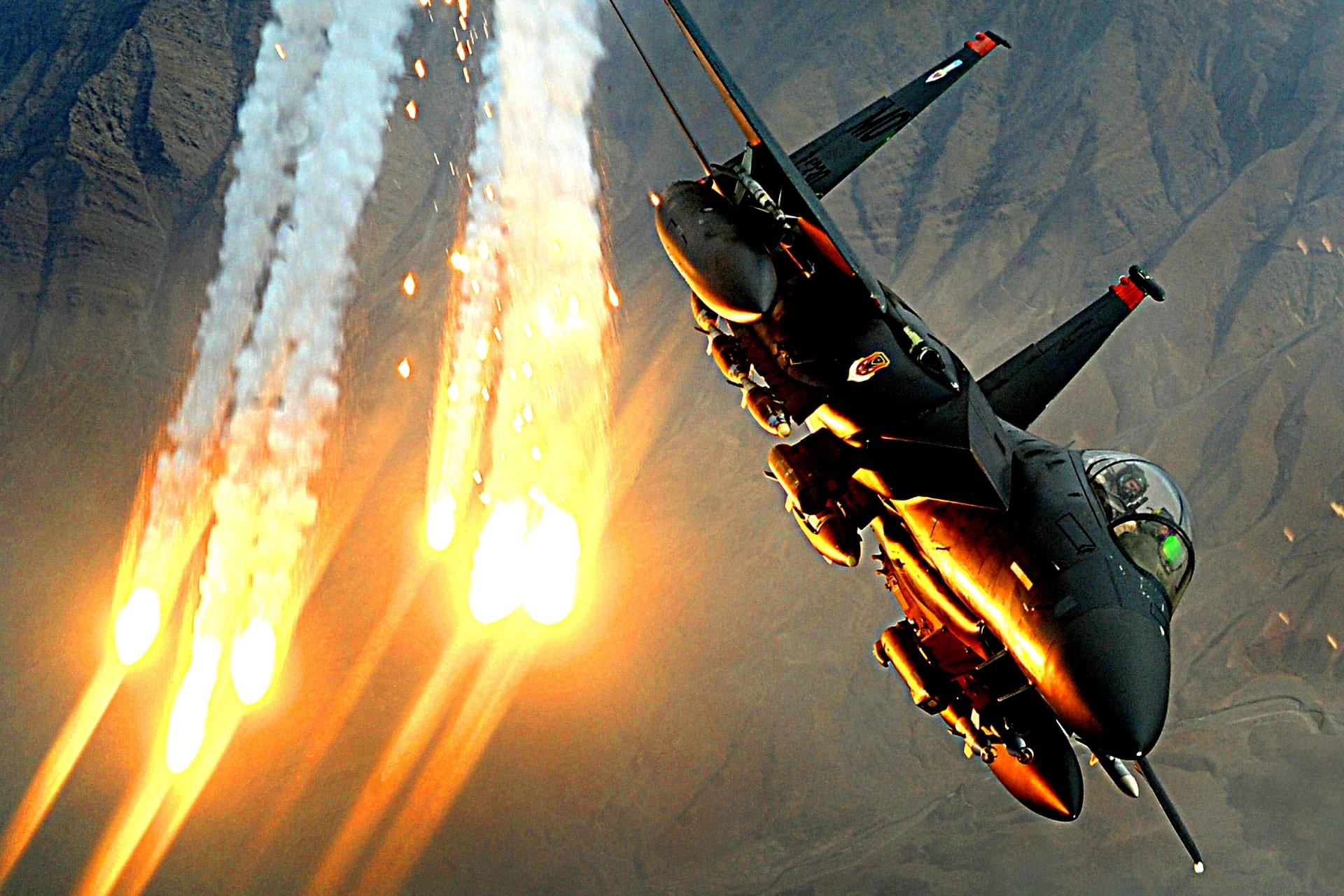 mode of transportation, air vehicle, day, on the move, plane, nature, flares, sunlight, flying, water, transportation, air force, airborne, launching heat decoys, HD Wallpaper