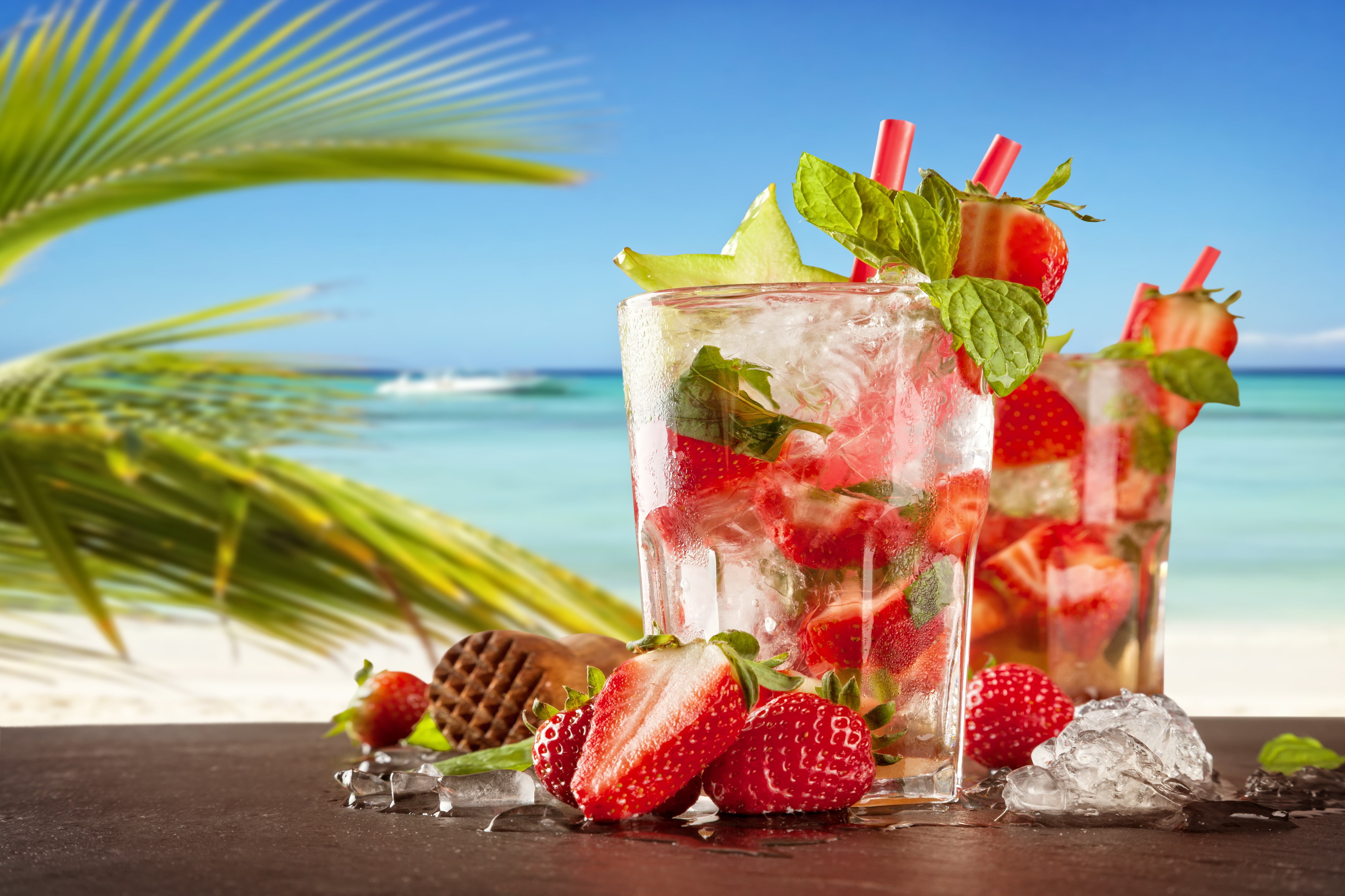 fresh, freshness, beach, horizon over water, sliced, drink, 5K, outdoors, strawberry, tropical, fruits, herb, nature, mint leaf - culinary, fruit, leaf, HD Wallpaper