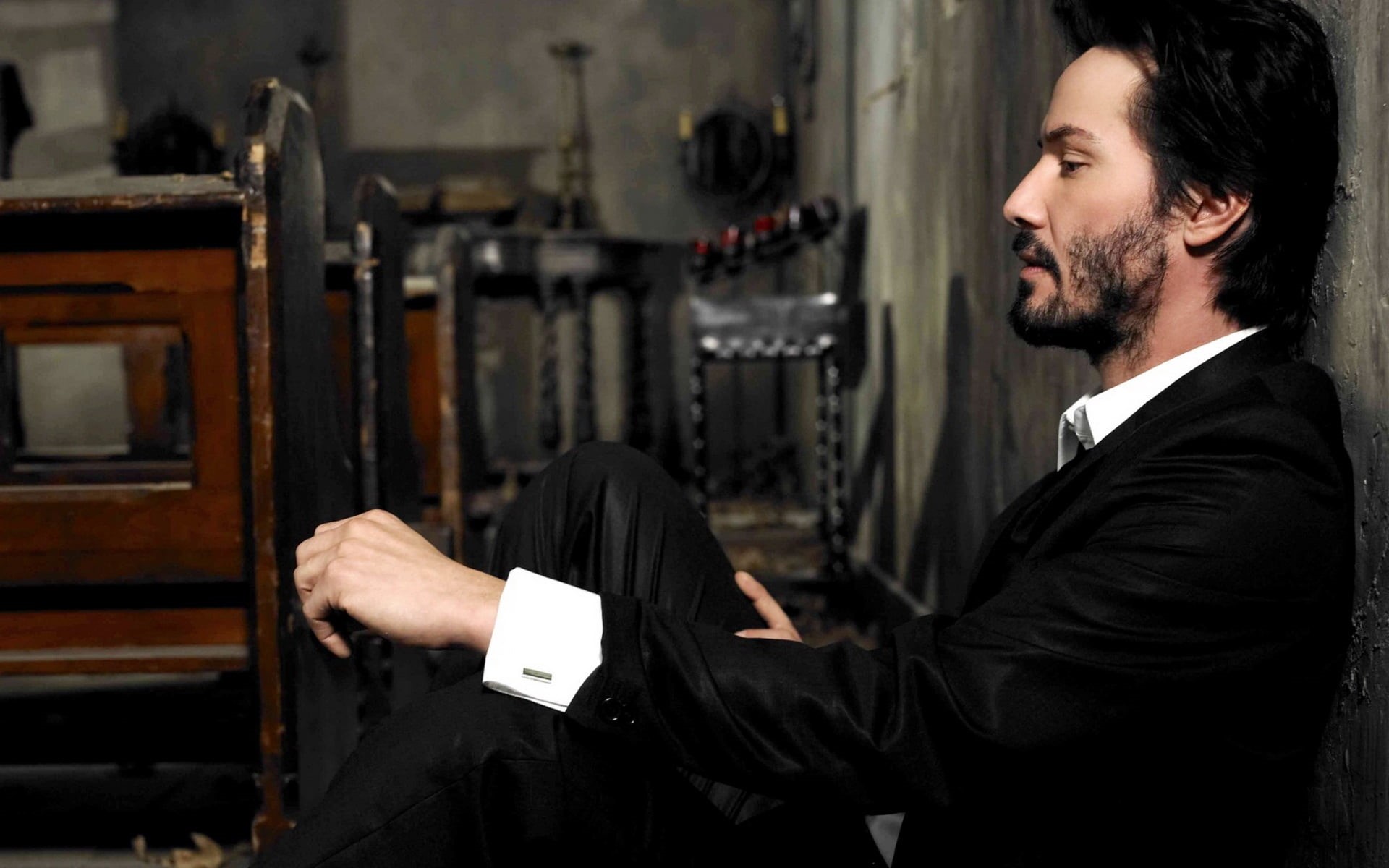 serious, looking, reeves, one Person, room, keanu reeves, business, industry, occupation, males, actor, waist up, 1080P, holding, standing, men, one Man Only, HD Wallpaper