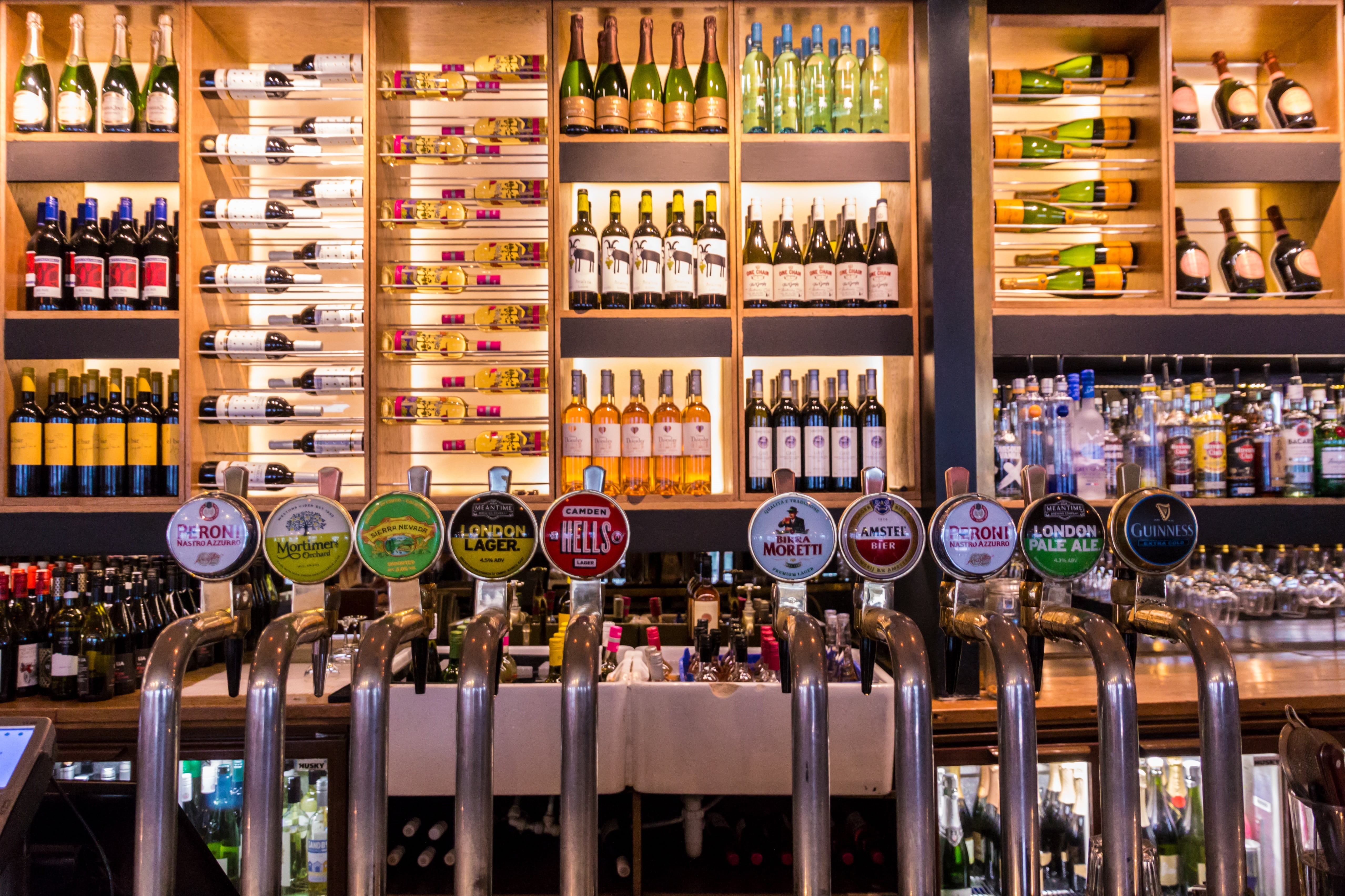 4K, retail, glass, container, in a row, bistro, alcohol, store, whisky, bar, beer, large group of objects, abundance, gastronomy, bottle, no people, food and drink, HD Wallpaper