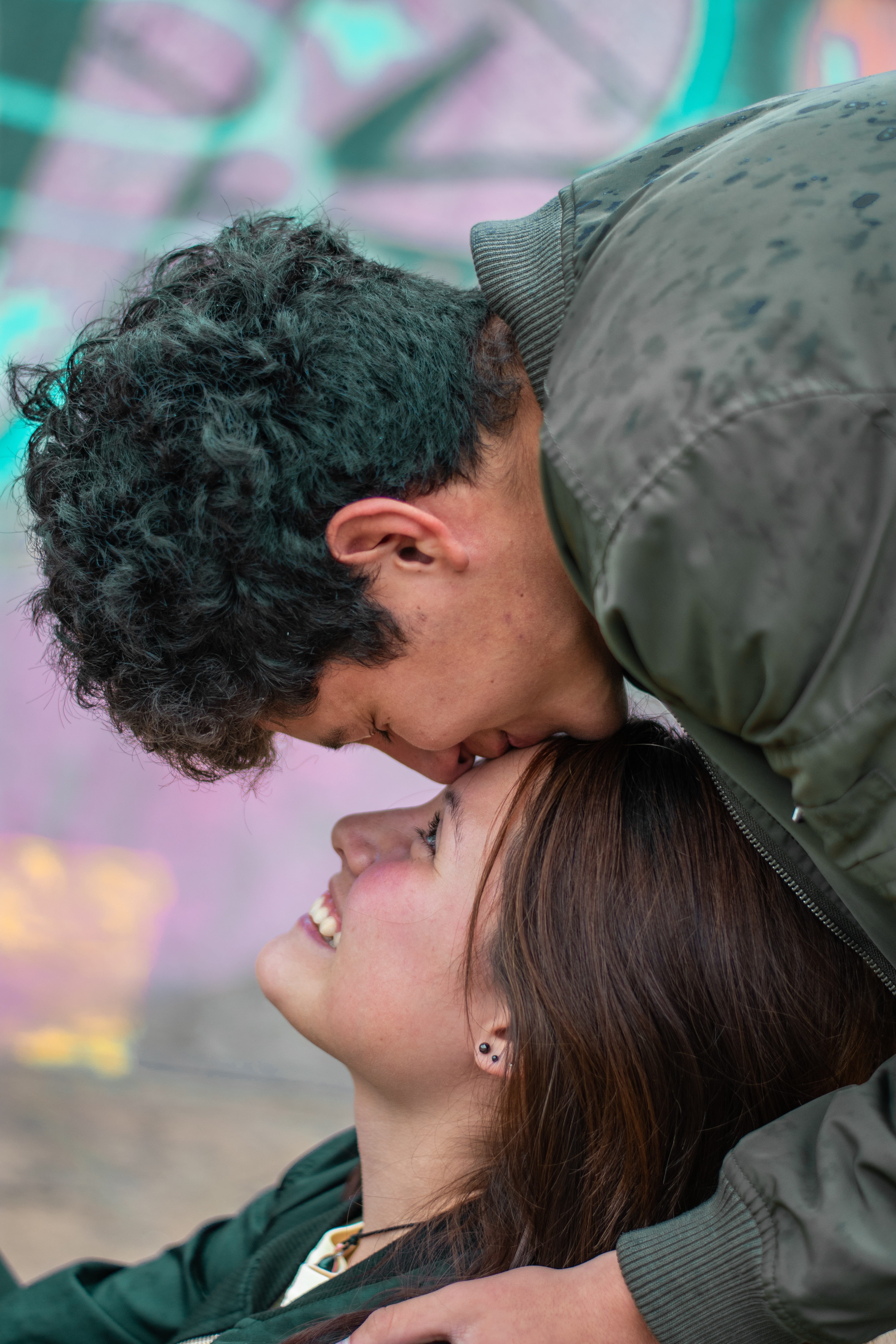 real people, friendship, couple - relationship, feeling, portrait, 5K, leisure activity, focus on foreground, bonding, commitment, heart, side view, romance, Phone HD Wallpaper