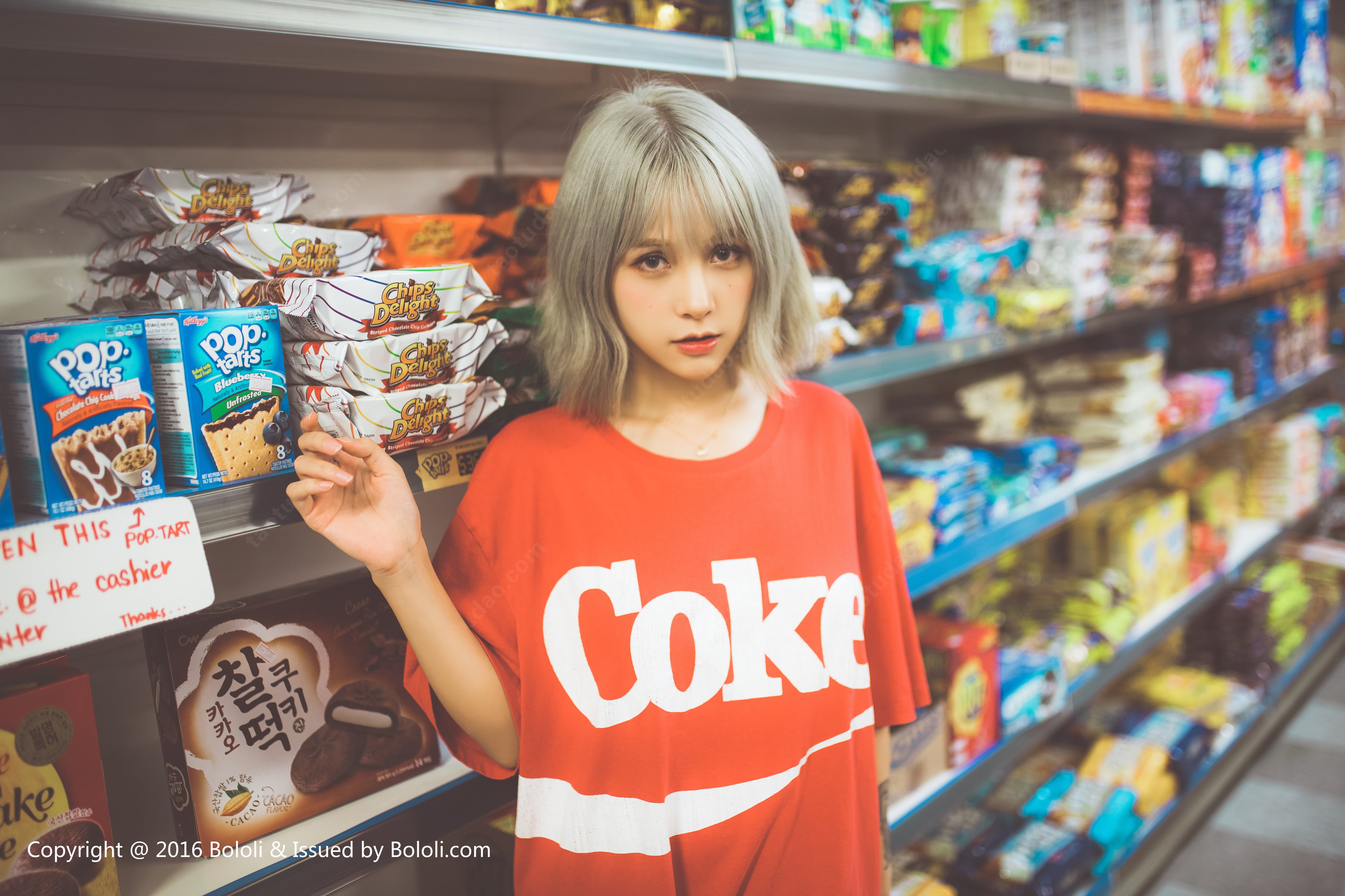 retail, waist up, shopping, store, real people, leisure activity, casual clothing, supermarket, Asian, model, looking at viewer, T-shirt, Xià Měi Jiàng, HD Wallpaper